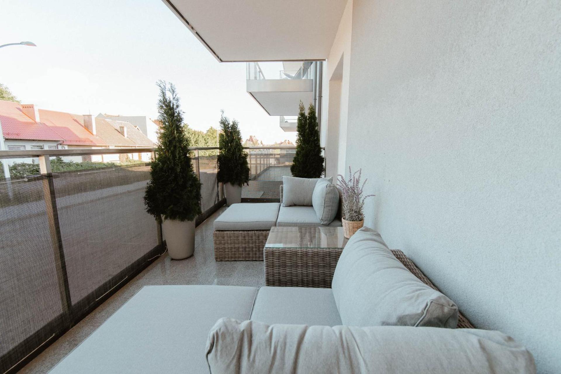 Glam Apartment view 5