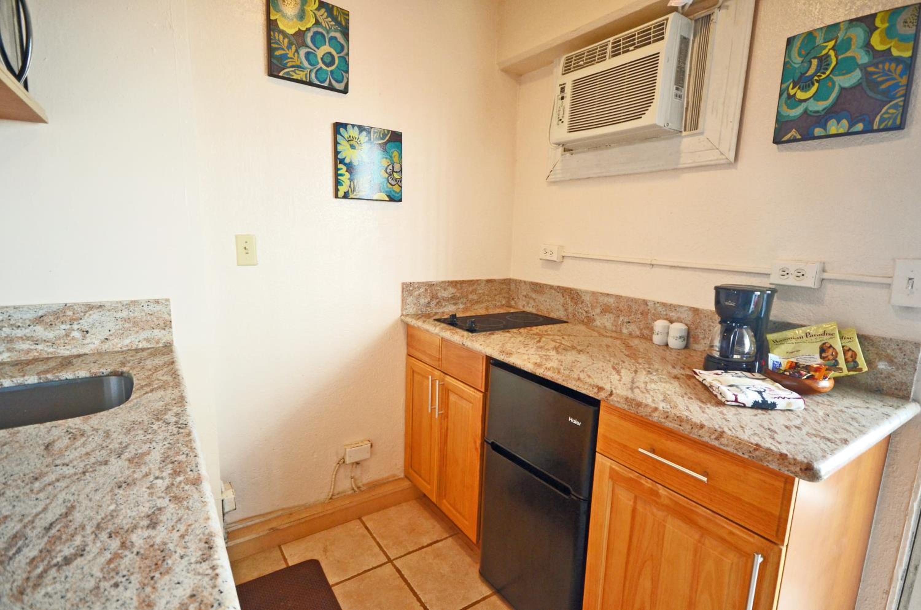 Sea Shore 75 Steps from Waikiki Beach and Sleeps 1 - 3!