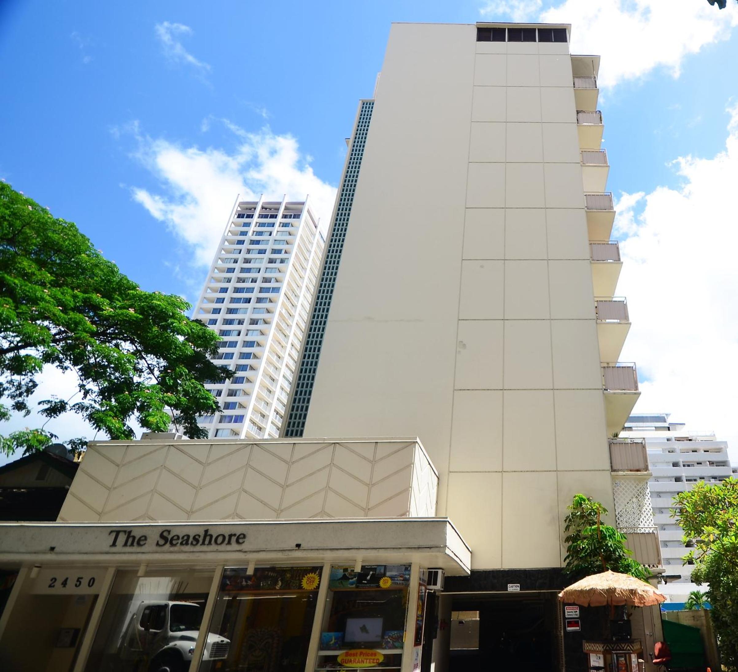 Sea Shore 75 Steps from Waikiki Beach and Sleeps 1 - 3!