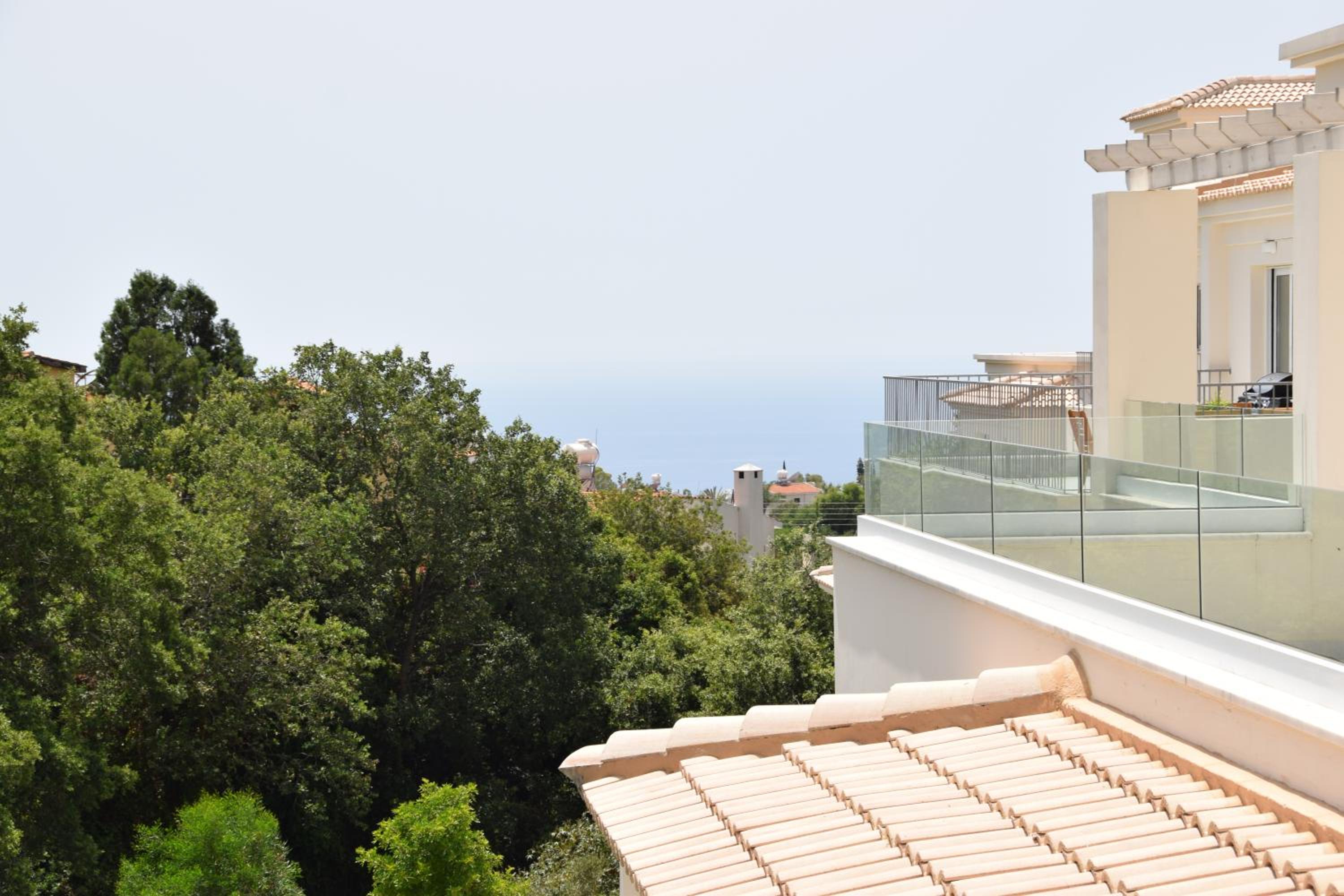 Tala Luxury apartments with pool by Raise