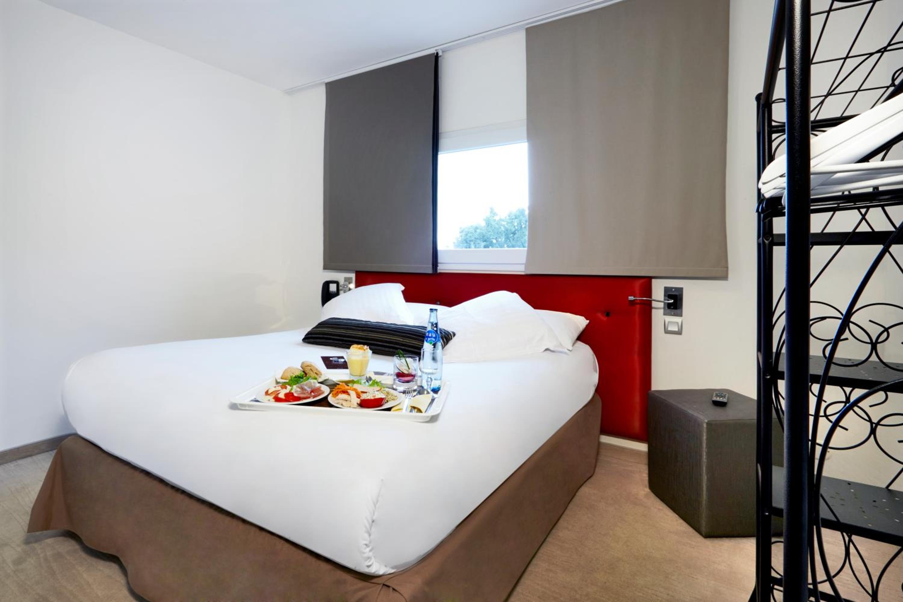 Frejus Vacations - Hotel restaurant Kyriad Frejus - Property Image 6