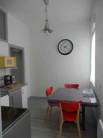 Appartement T2 ou T1 côté cour/jardin avec garage view 4