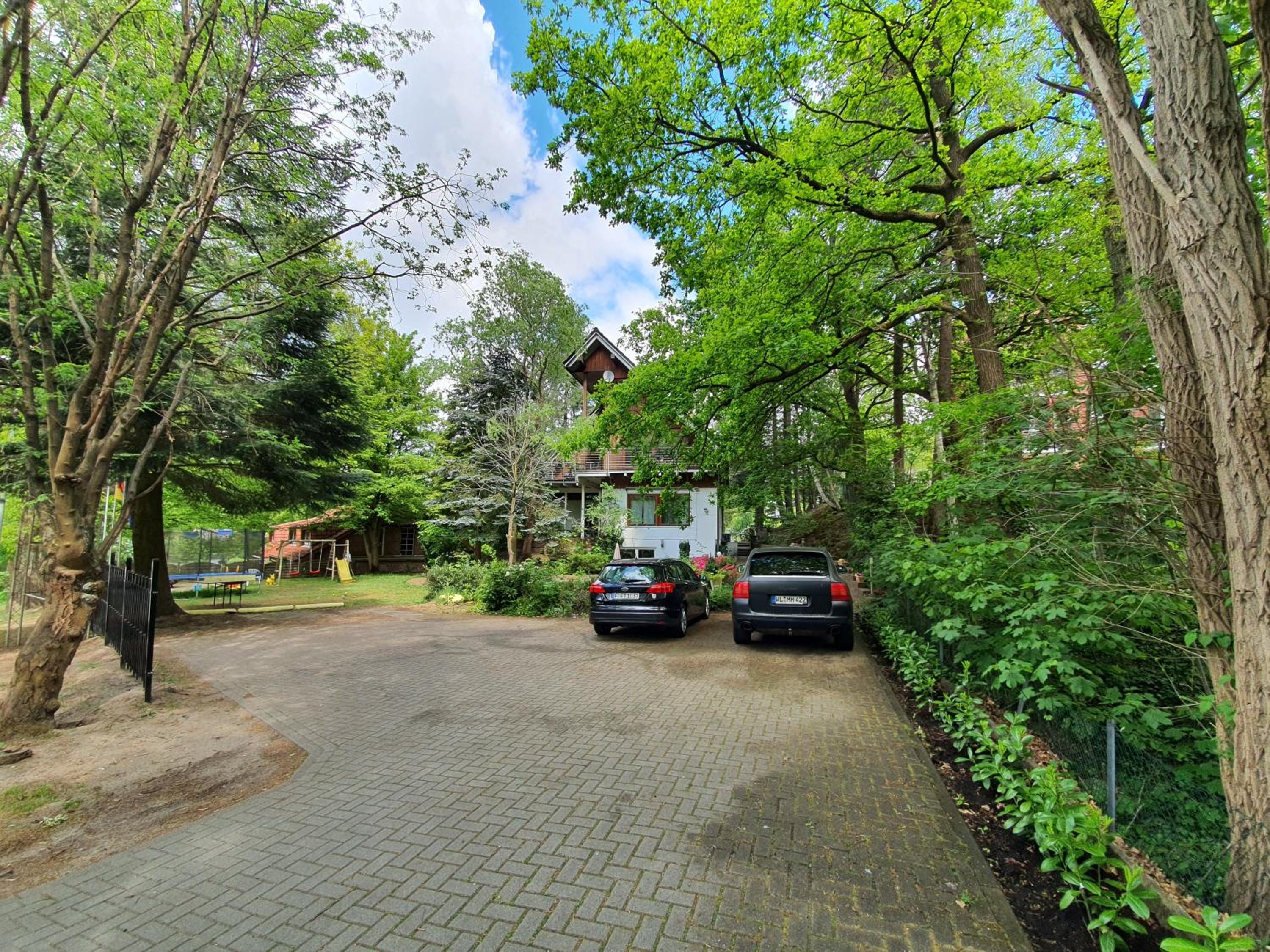 Apartment bei Hamburg bis 10 Personen mit Terasse und Gartennutzung.