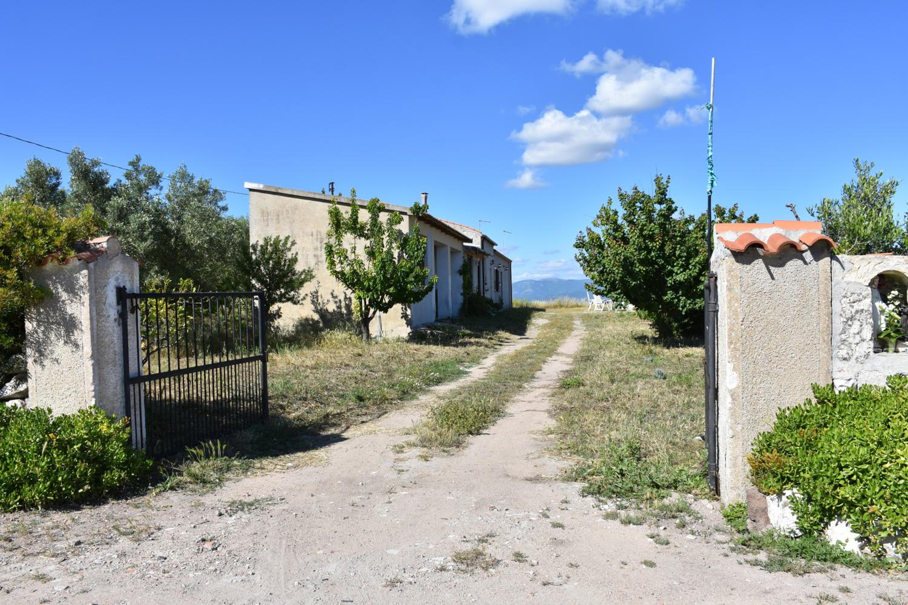 Su Cuile historical country house with barbecue view 3