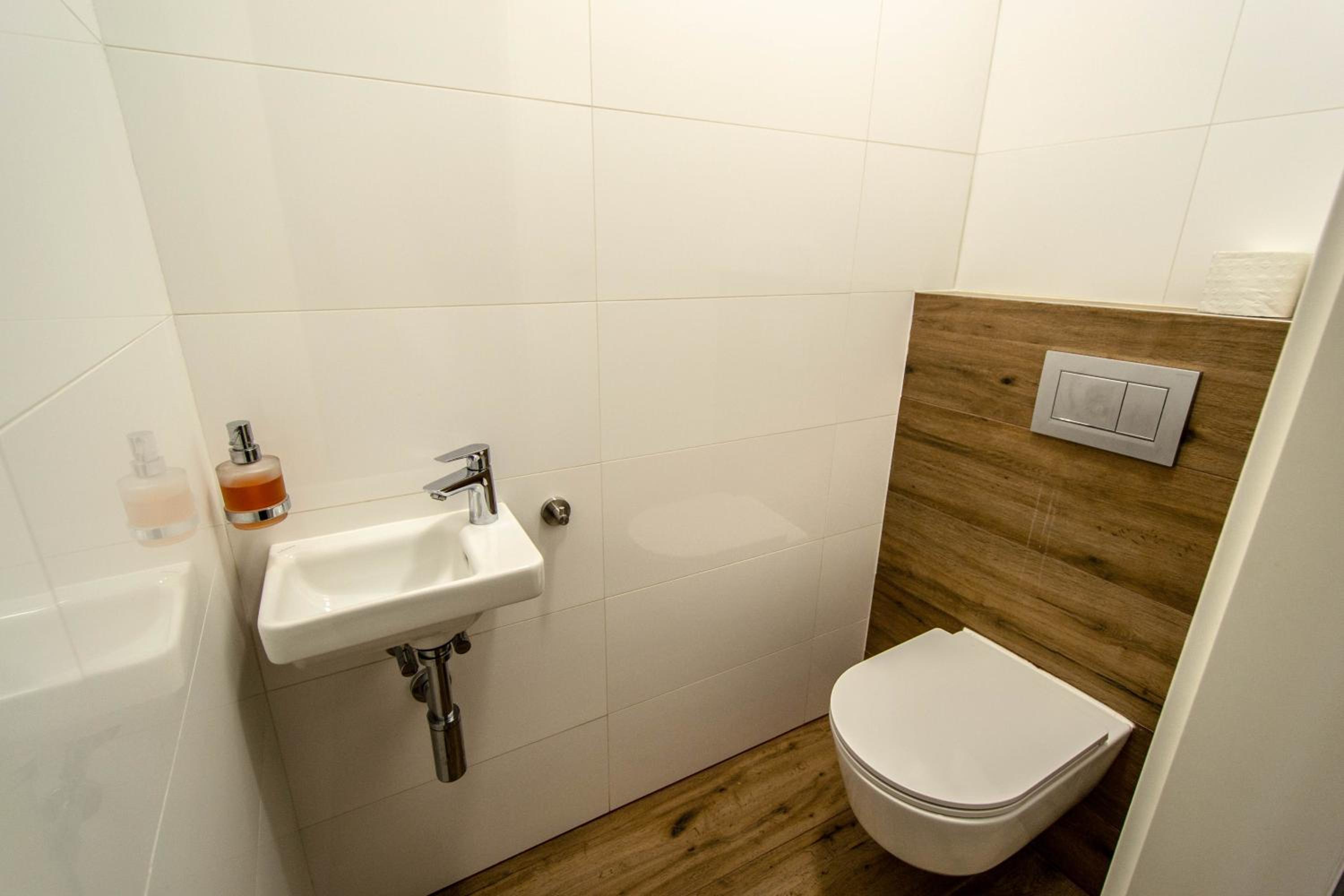 City Center Apartments near Synagogue