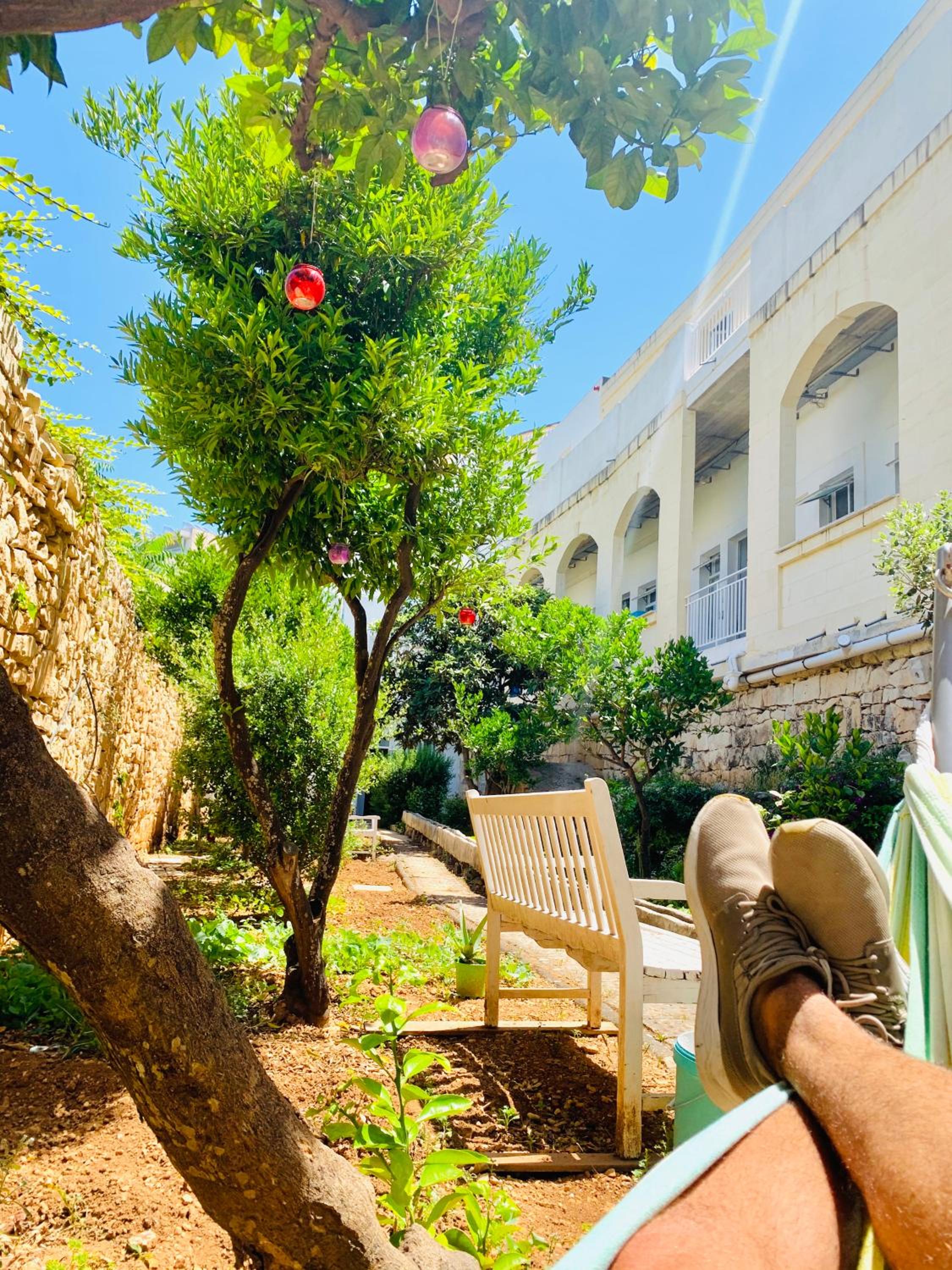 Follow the Sun Boutique Hostel - Pool, Breakfast & Sea Views — St Julian's