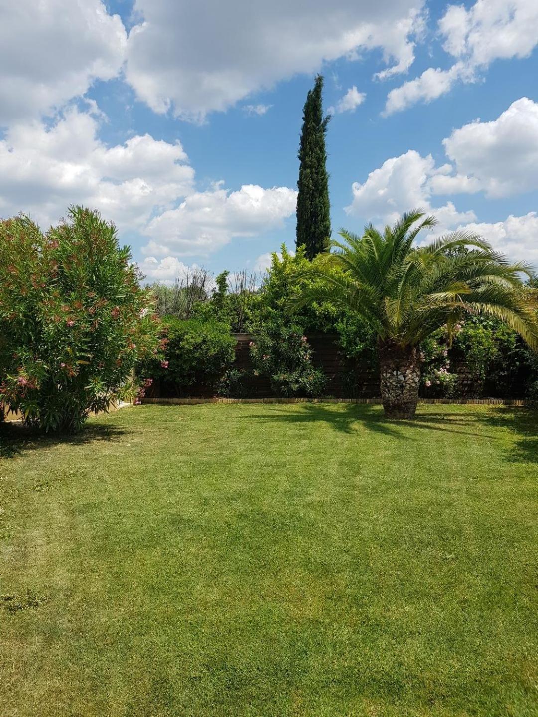 CHAMBRE D HOTES à 4 KMS D UZES " Chez Nadou " view 2