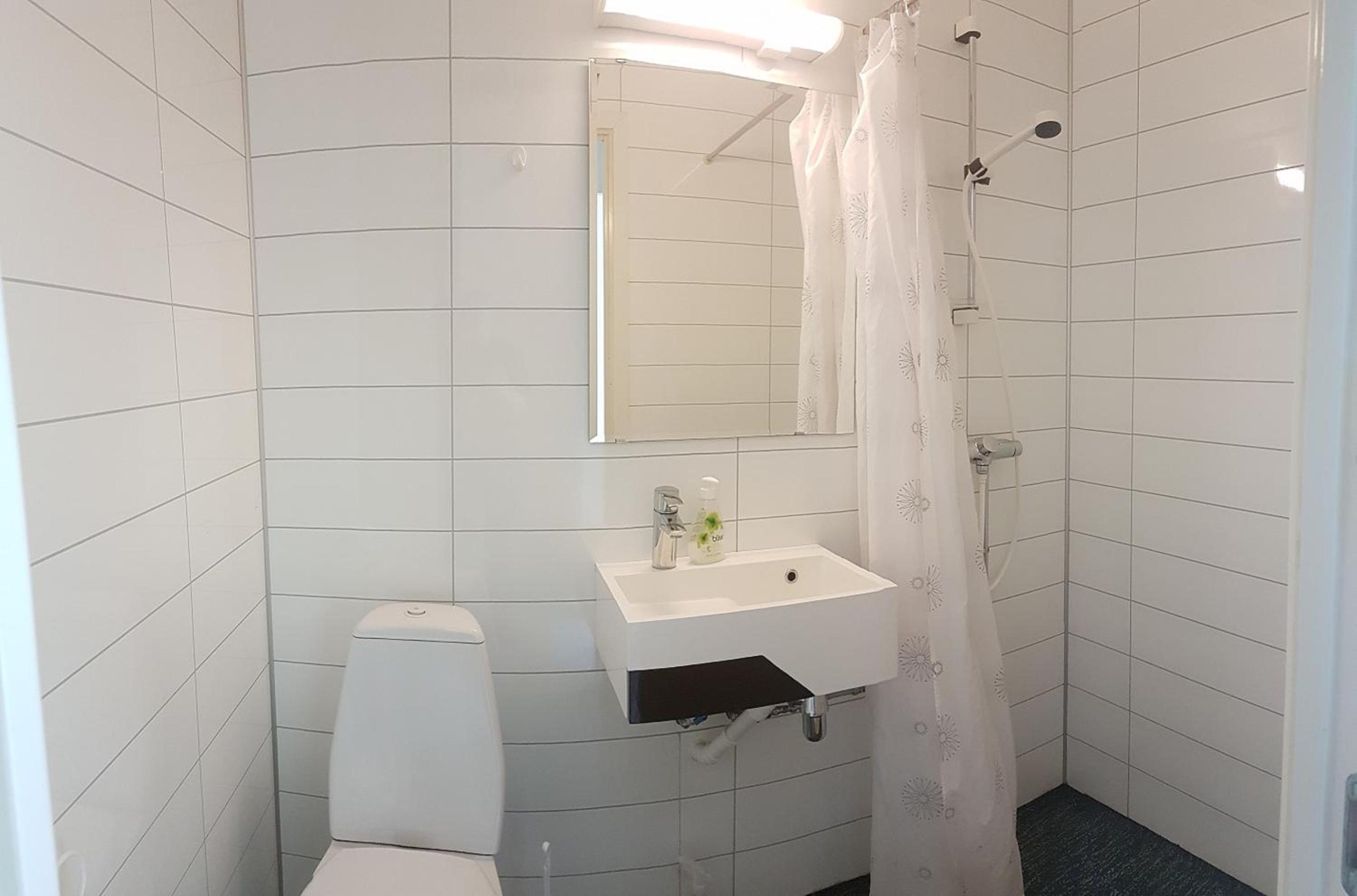 EIDE Gjestehus en Eide — bathroom