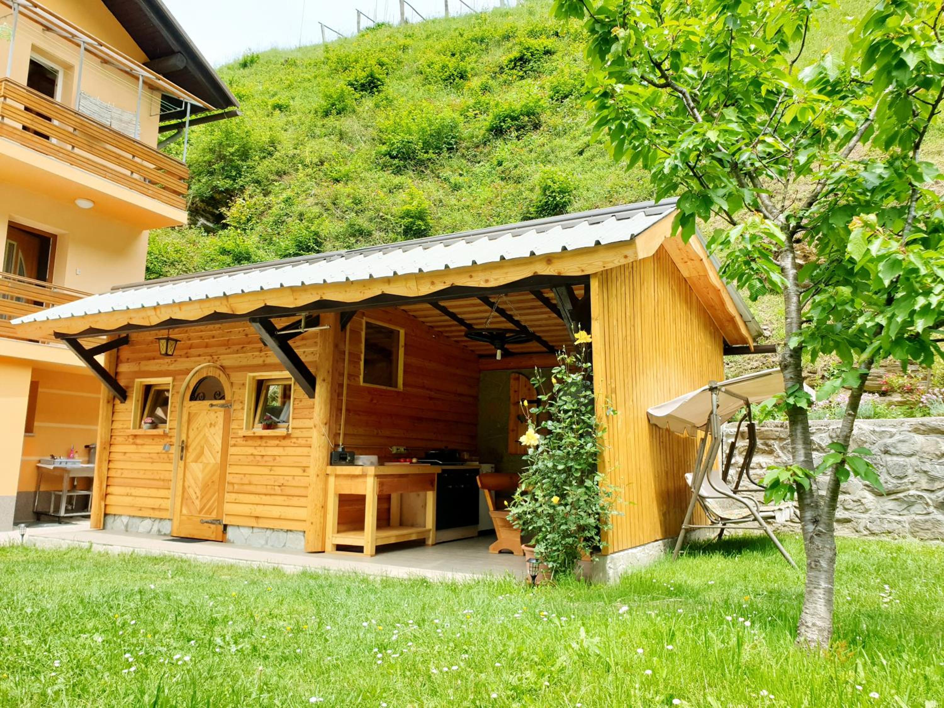 Apartment and Garden house among the mountains view 2