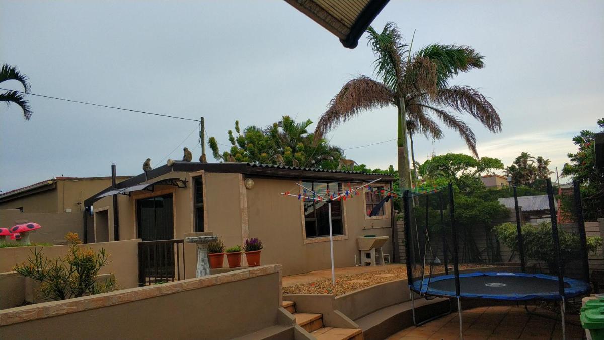 Bluff Marine Drive Self Catering Cottage A, Durban, photo 3 of 13
