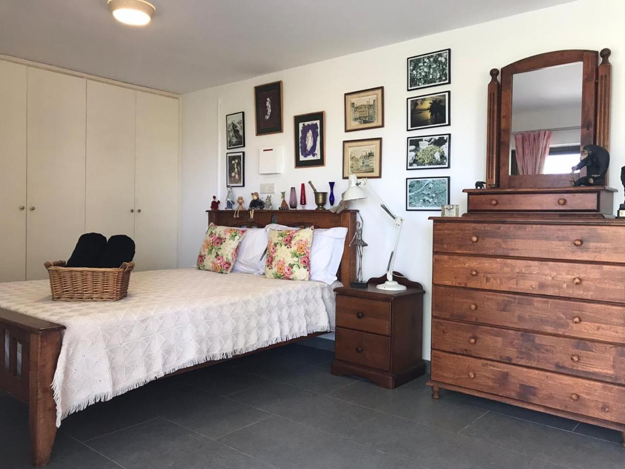 Sweet n’ Boujee Studio Apartment with Varenda view 2