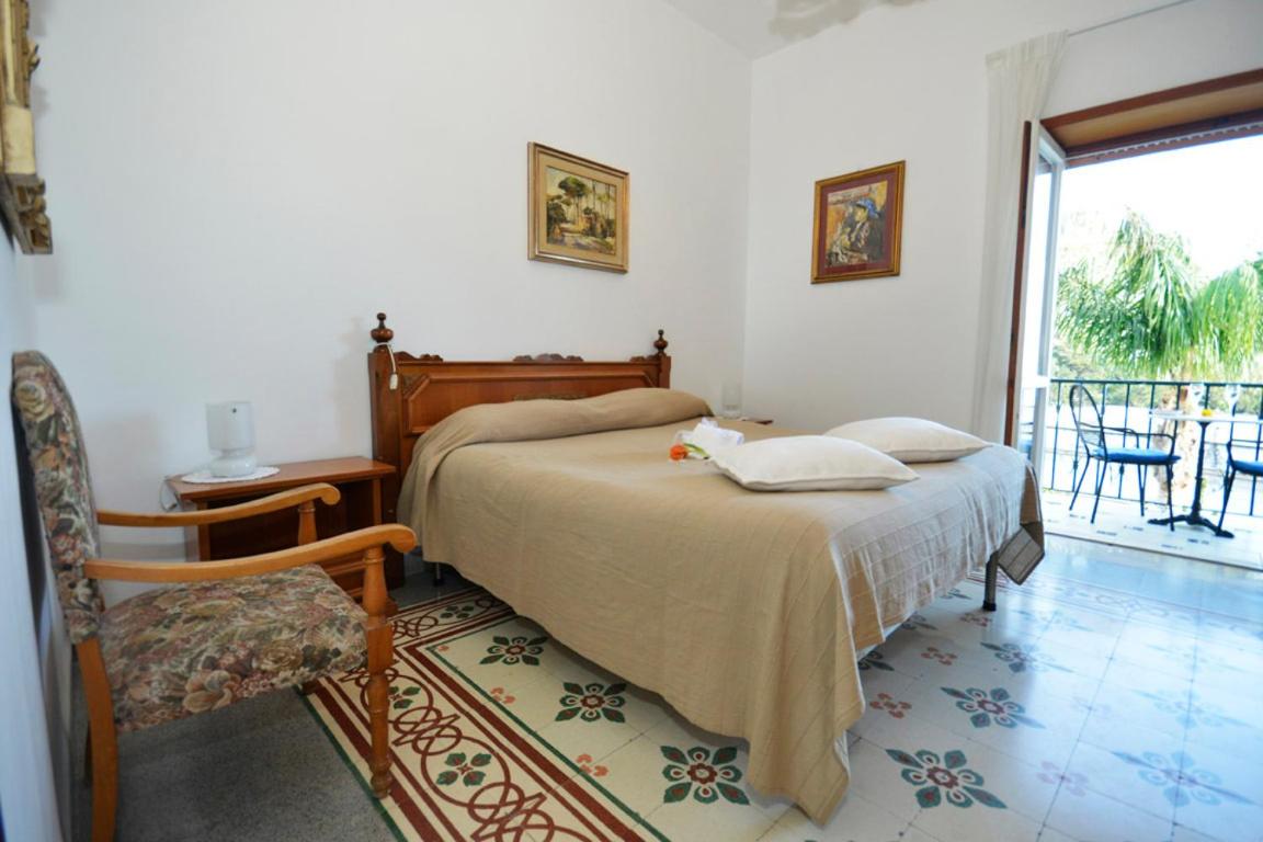 La Musa en Capri — hotel room
