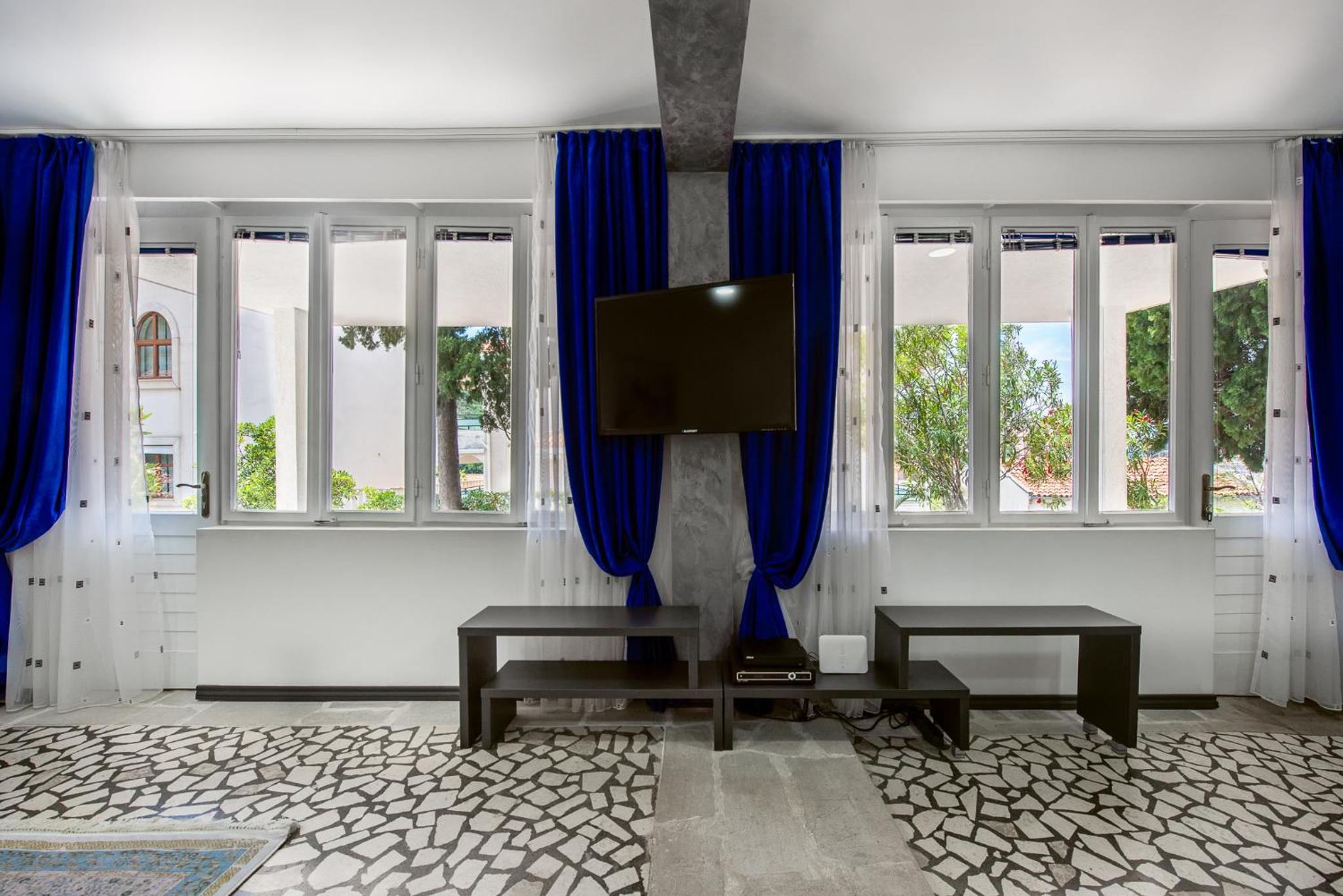 Mediterranean vacation home with pool Petrovac