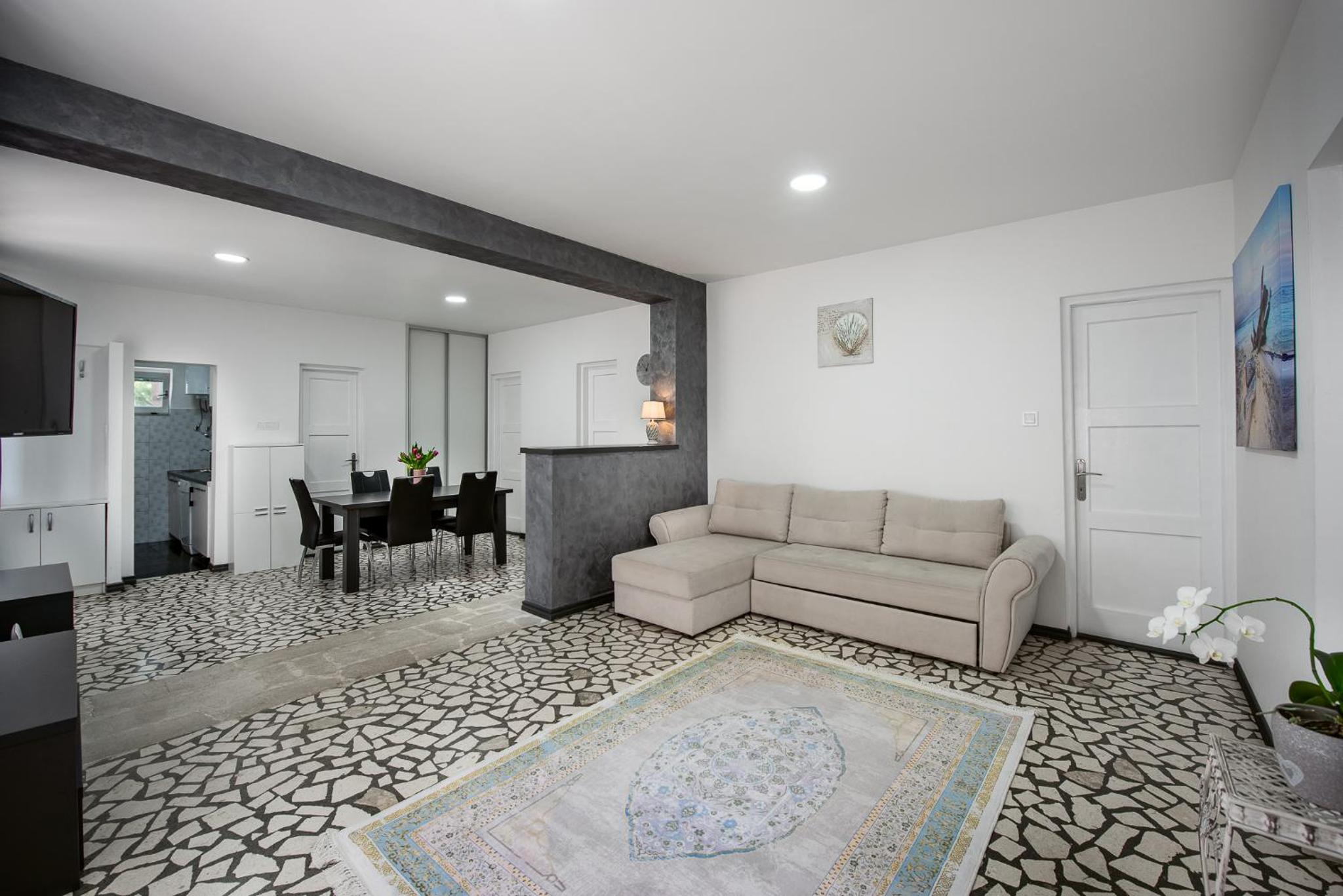 Mediterranean vacation home with pool Petrovac