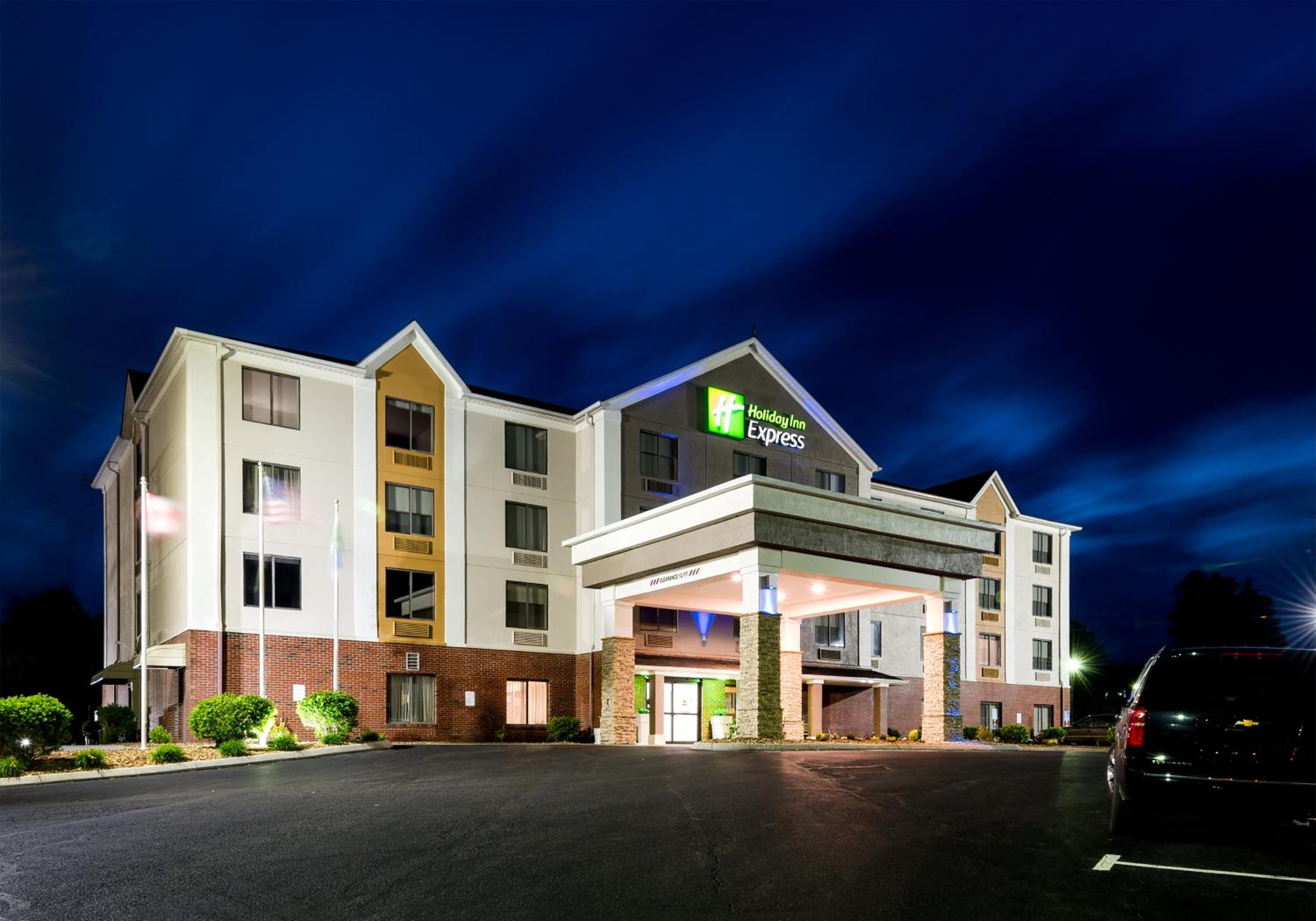 Hillsville Vacations - Holiday Inn Express Hillsville, an IHG Hotel - Property Image 3
