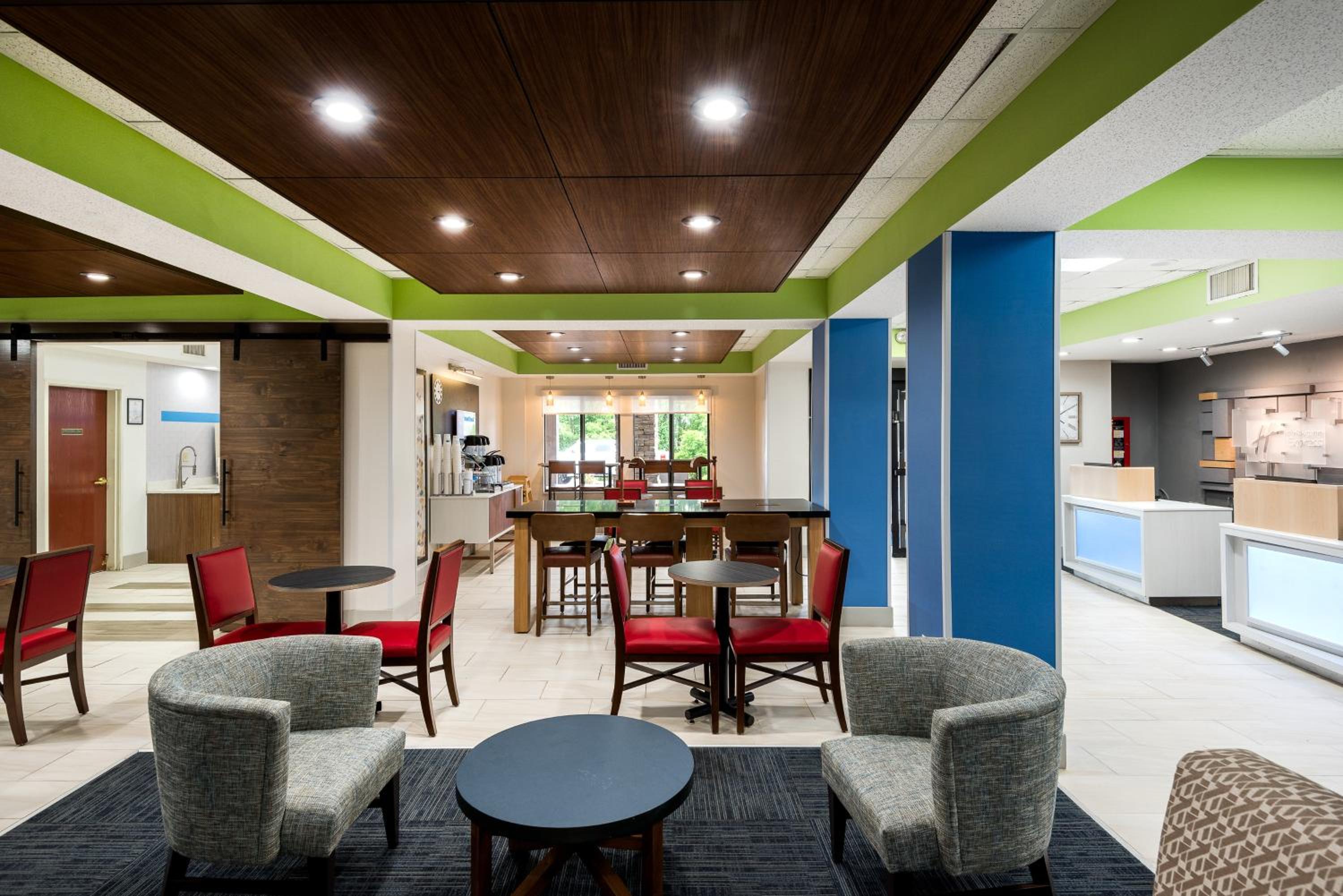 Hillsville Vacations - Holiday Inn Express Hillsville, an IHG Hotel - Property Image 32