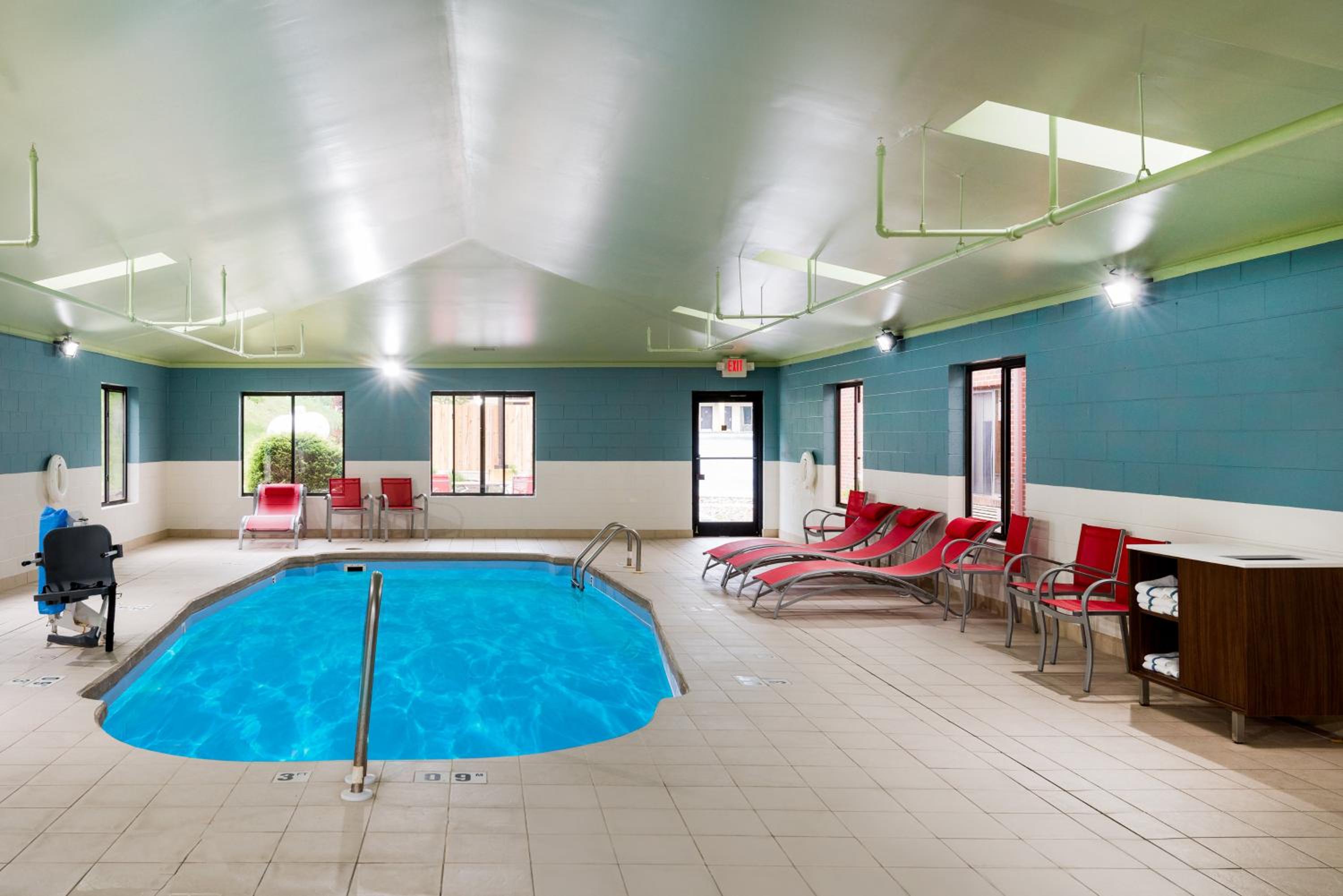Hillsville Vacations - Holiday Inn Express Hillsville, an IHG Hotel - Property Image 28