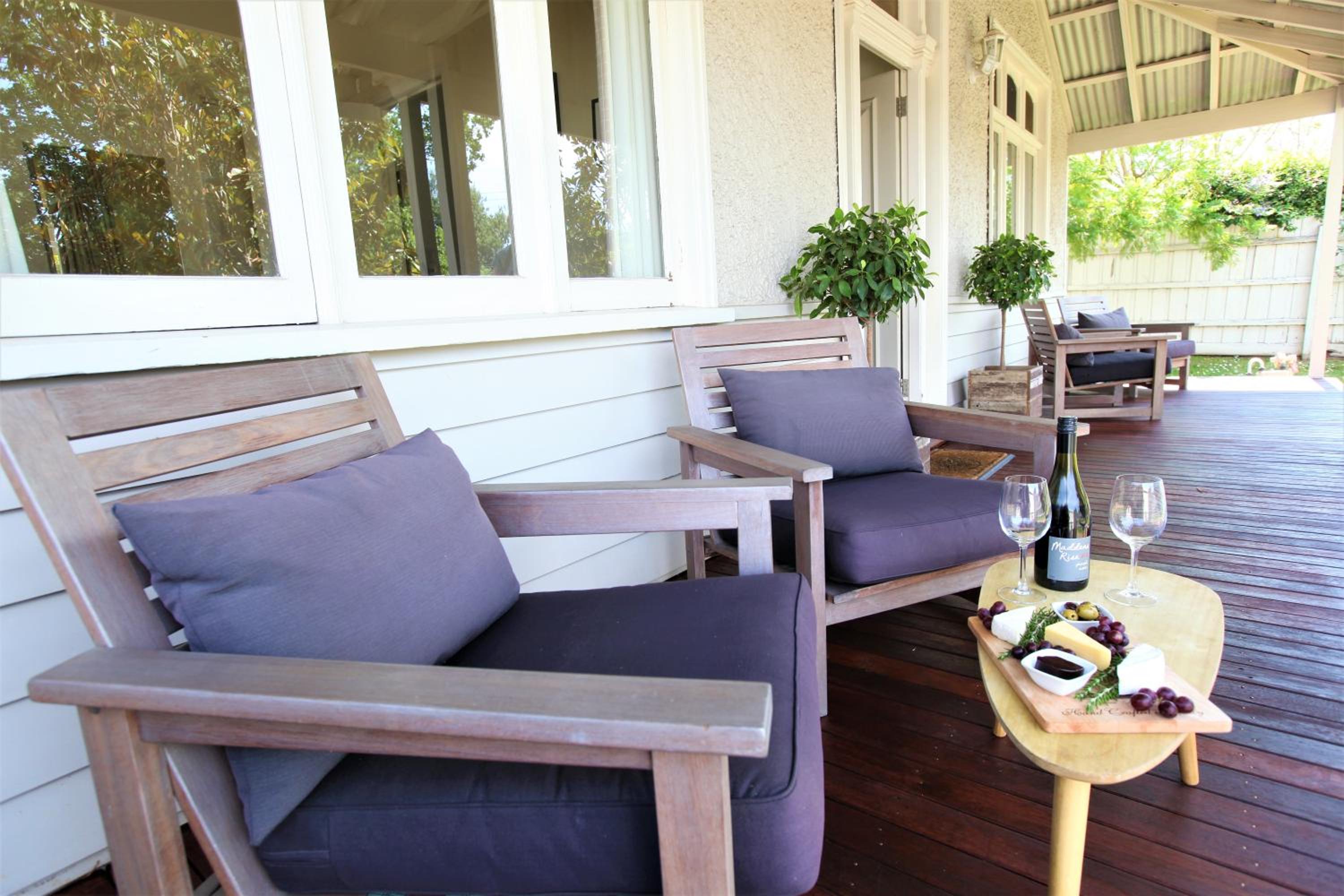 Healesville House - Magnolia House