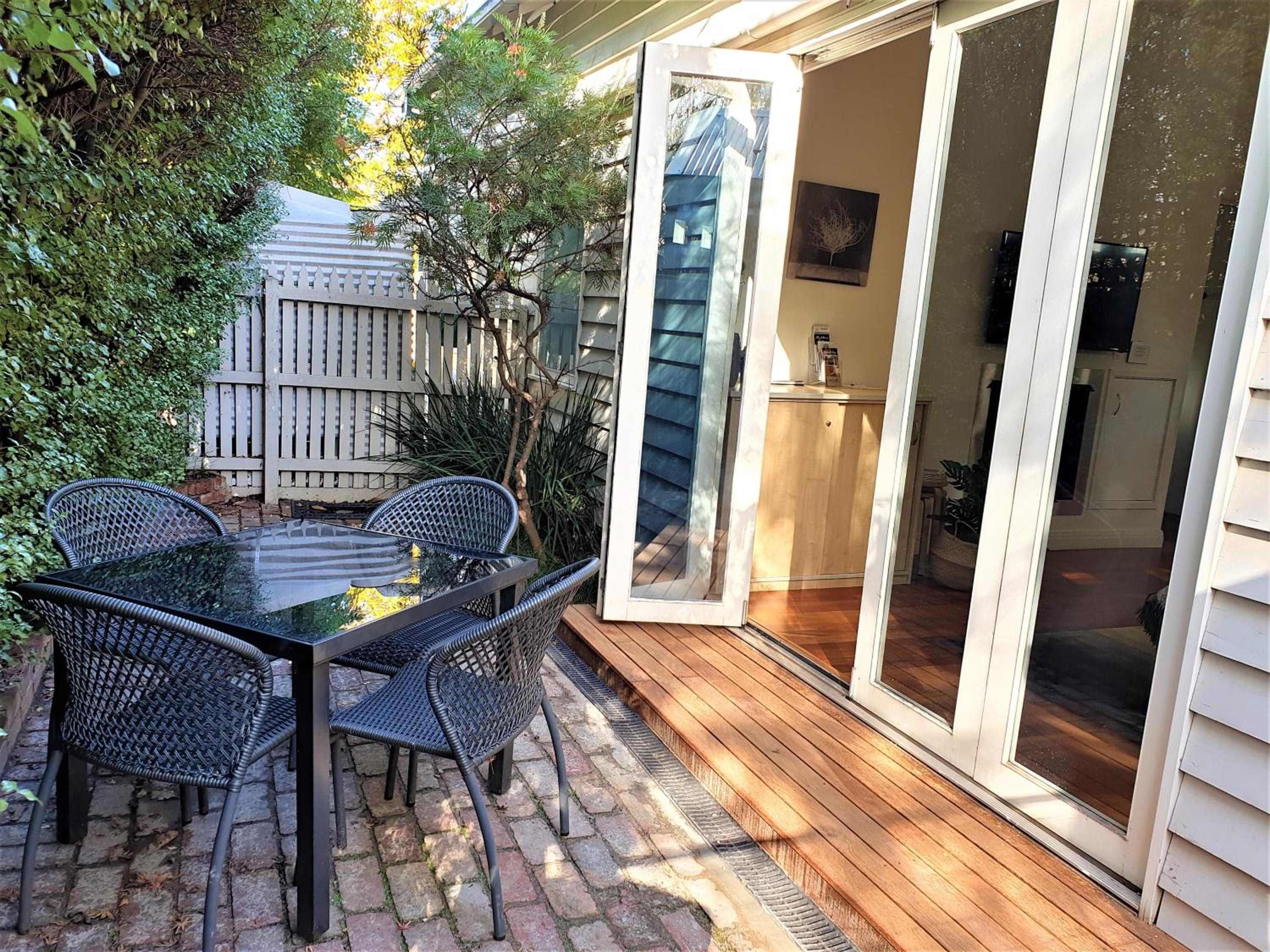 Healesville House - Magnolia House