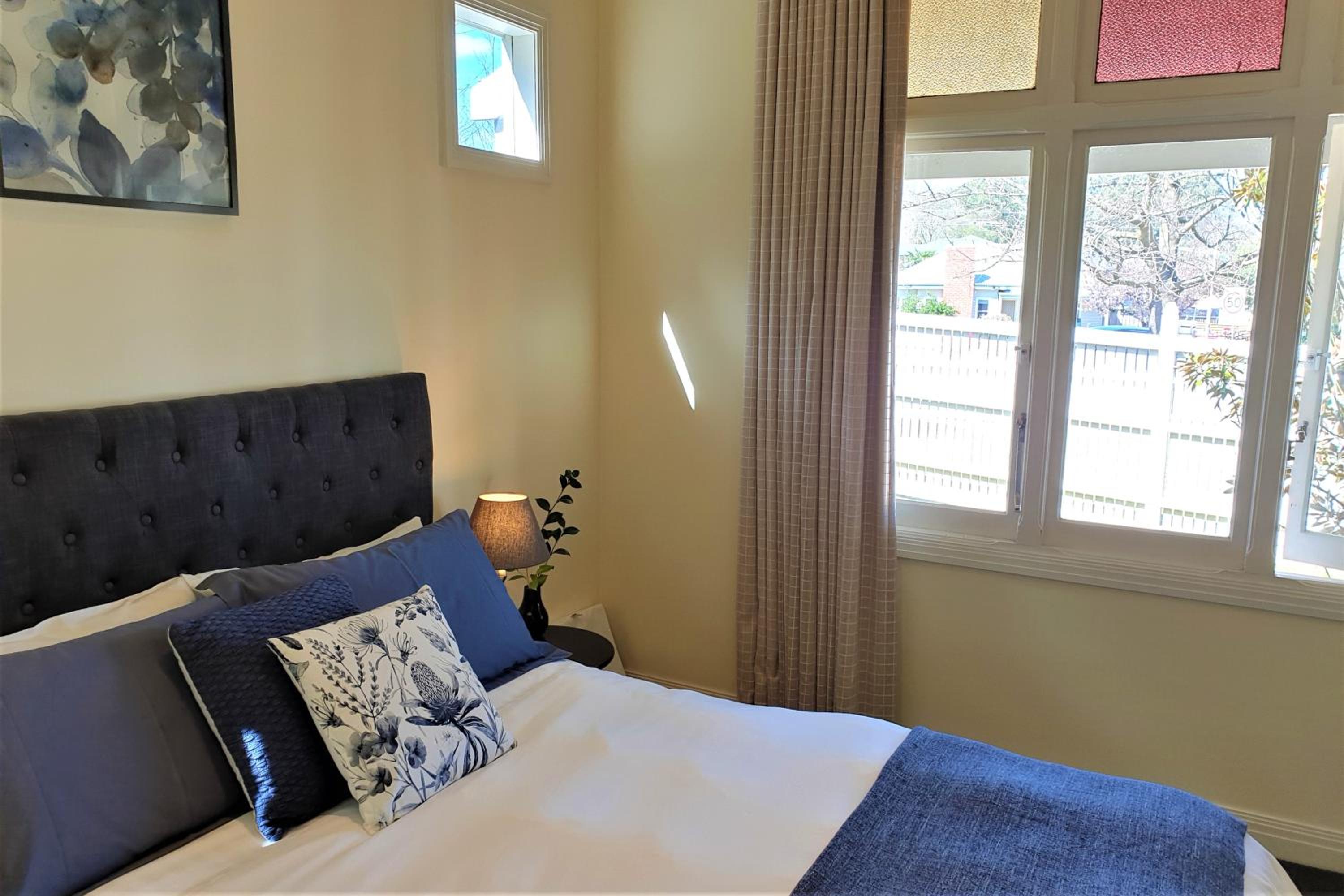 Healesville House - Magnolia House
