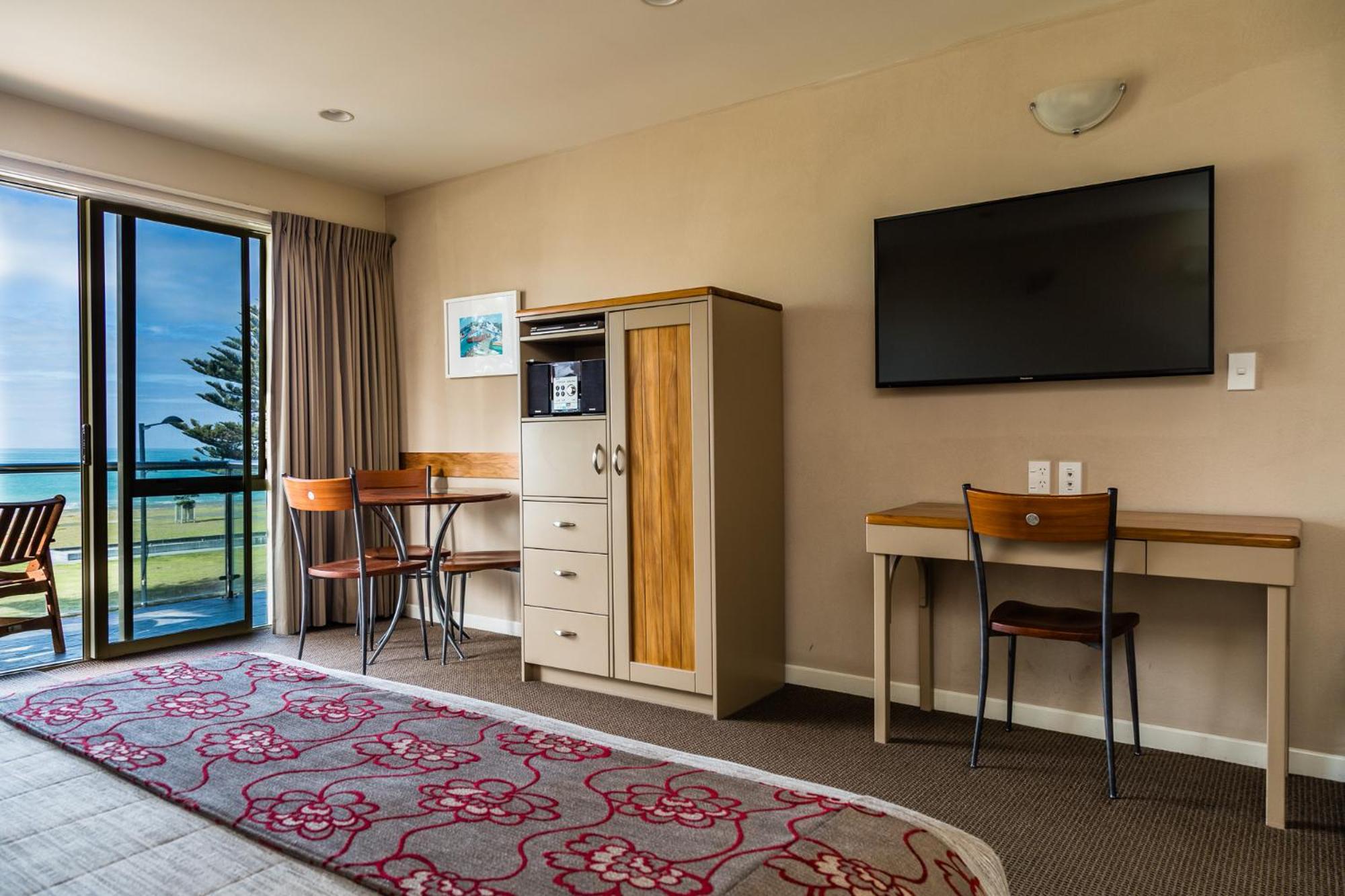 Pebble Beach Motor Inn