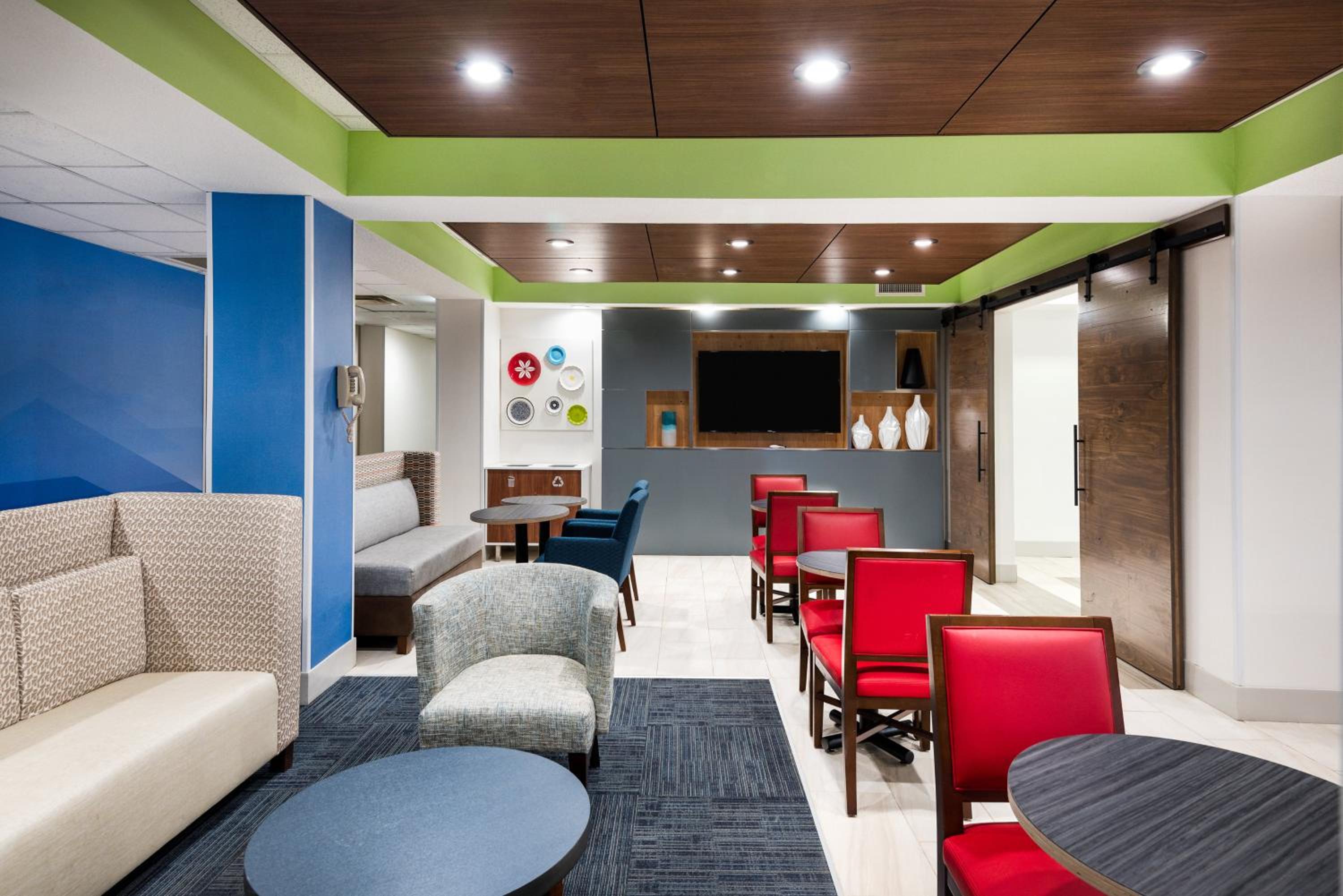 Hillsville Vacations - Holiday Inn Express Hillsville, an IHG Hotel - Property Image 4