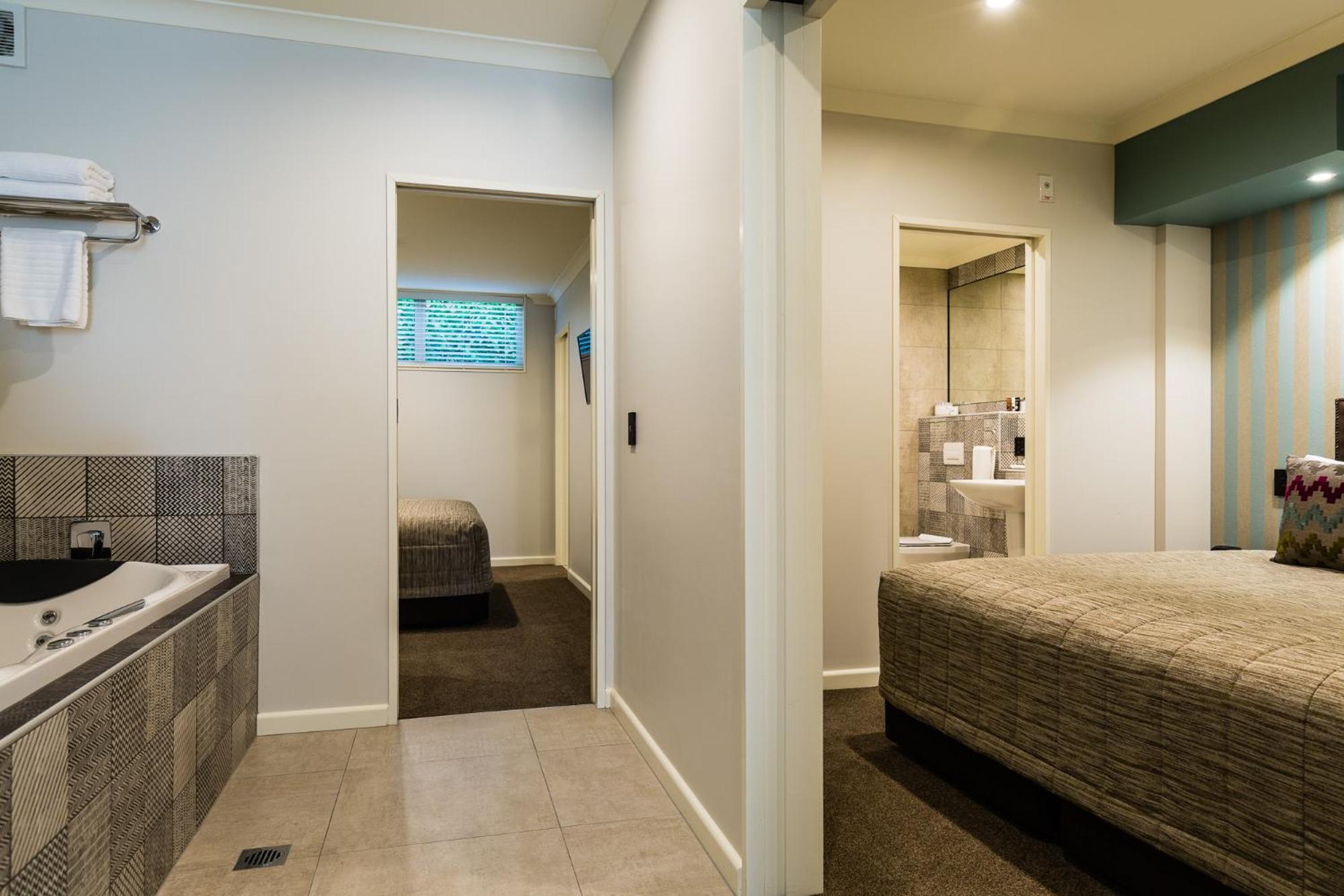 Pebble Beach Motor Inn