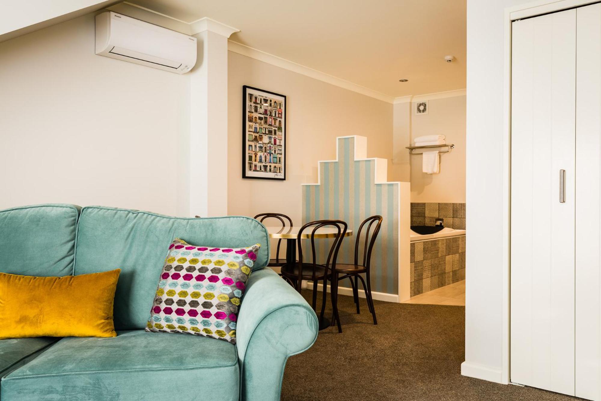Pebble Beach Motor Inn