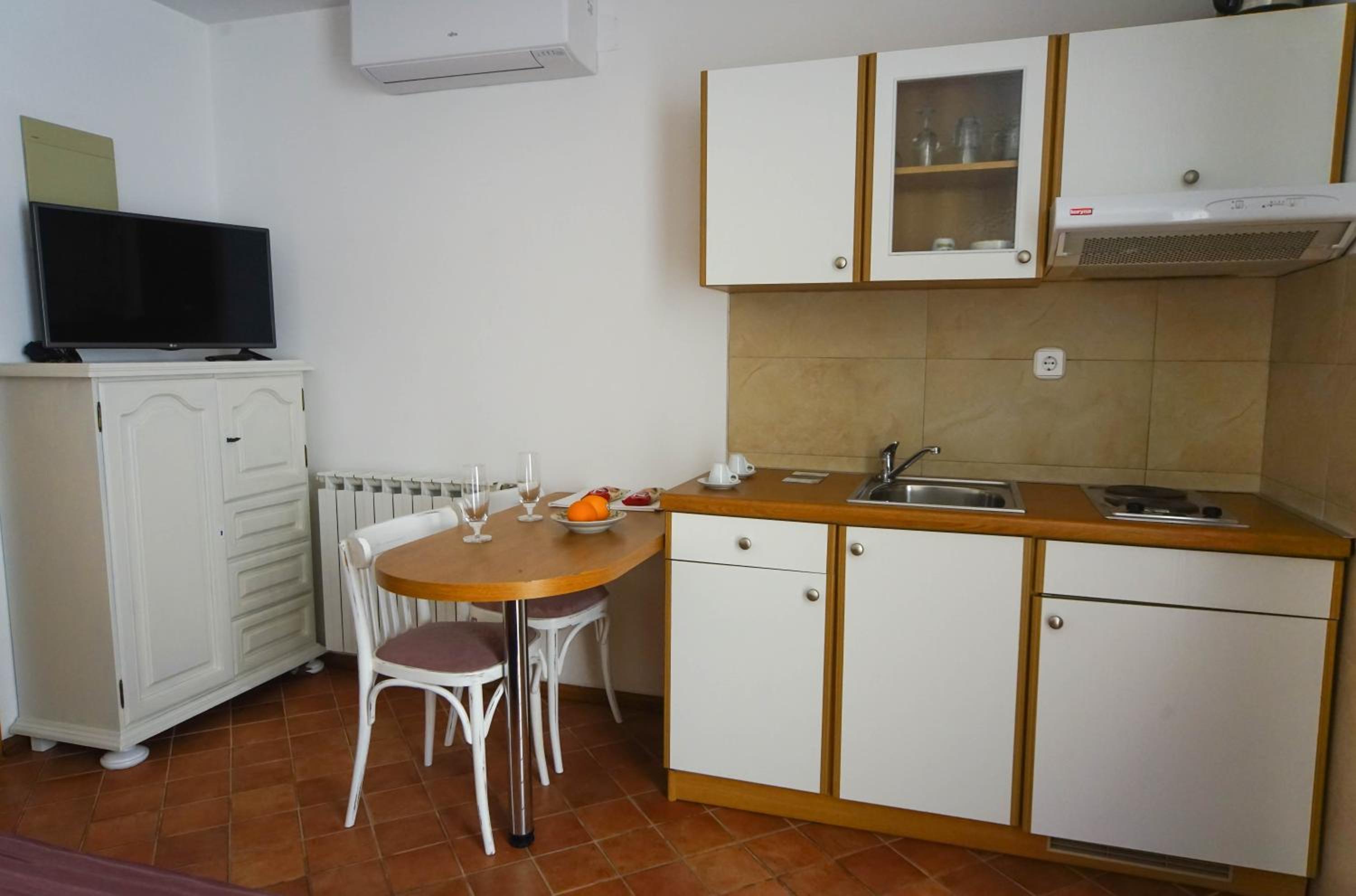 Apartments and Rooms Degra