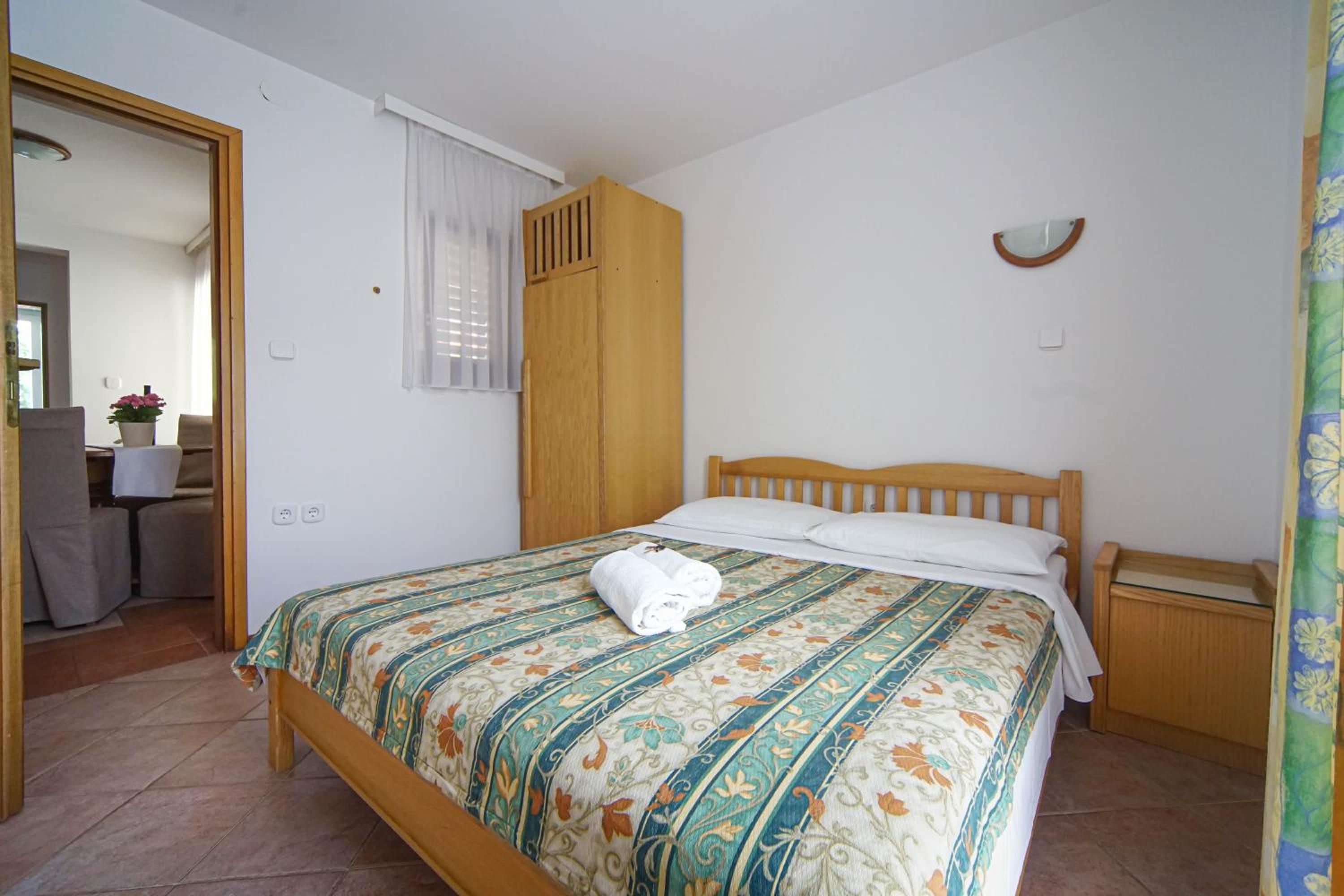 Apartments and Rooms Degra