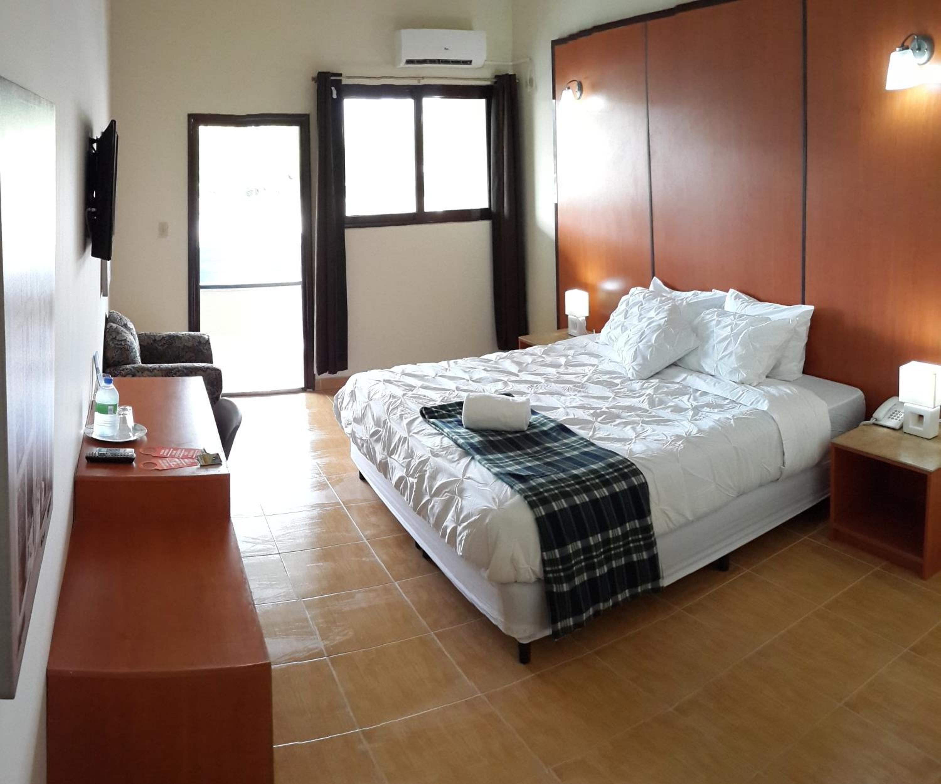 Express Inn Coronado & Camping