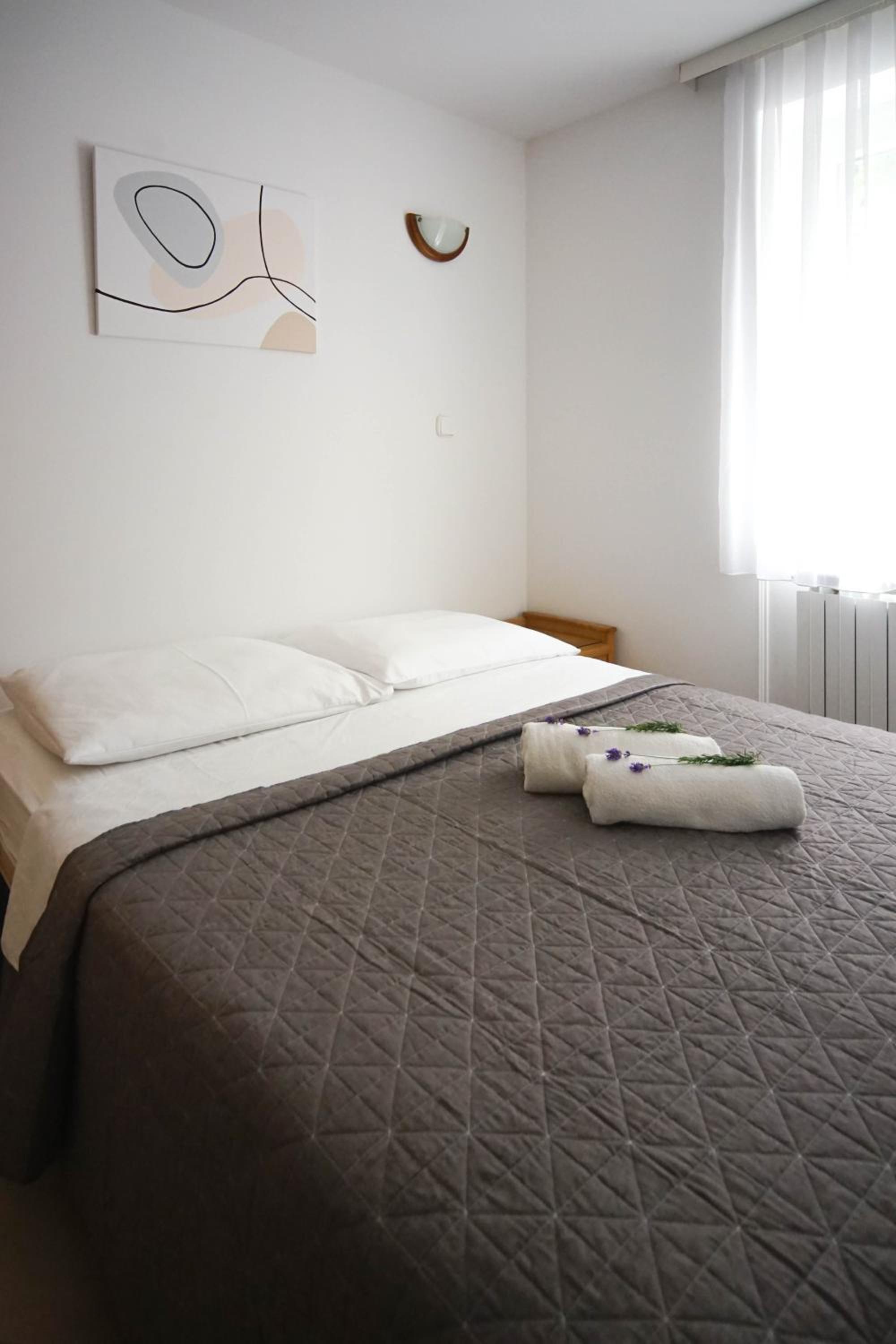 Apartments and Rooms Degra