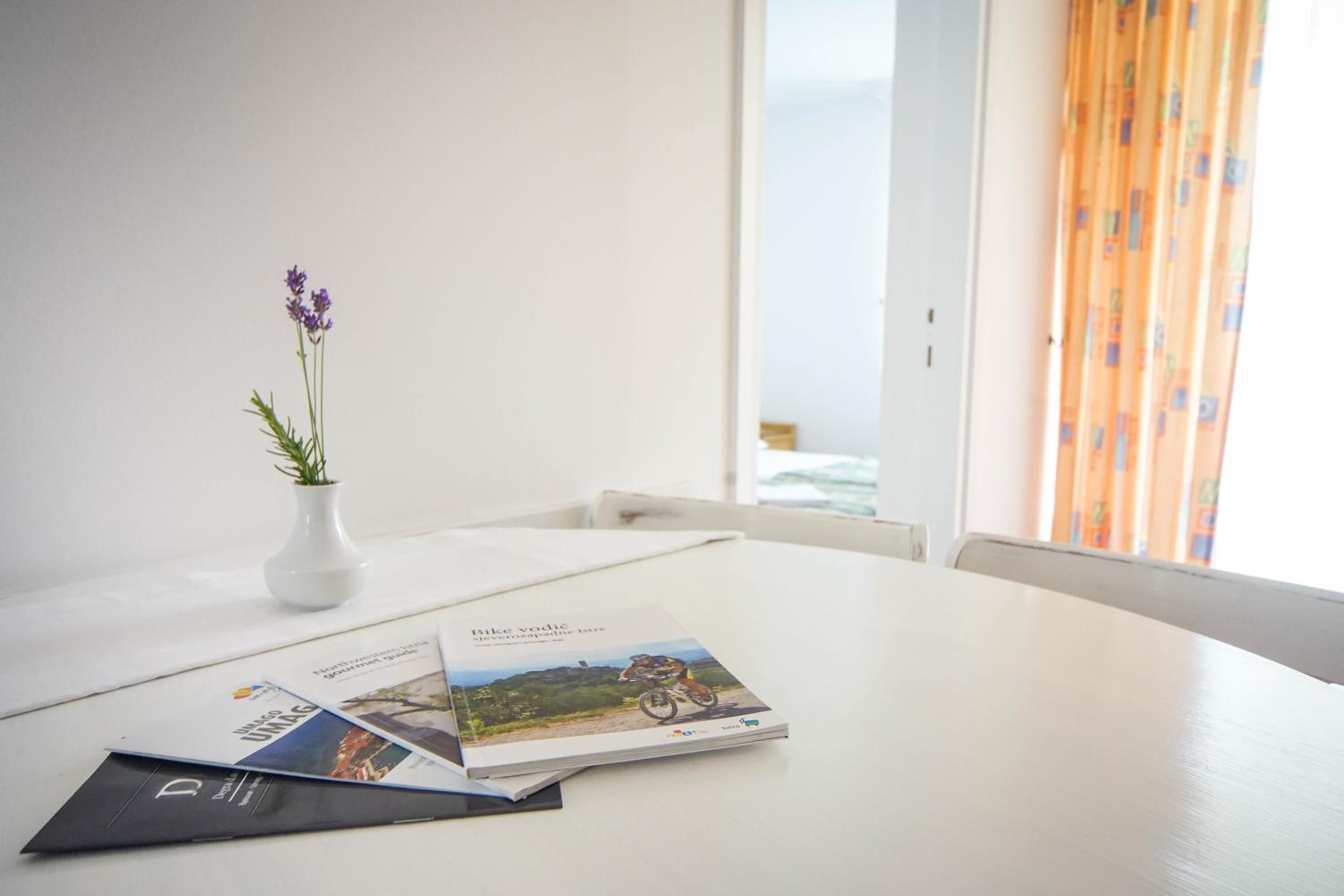 Apartments and Rooms Degra