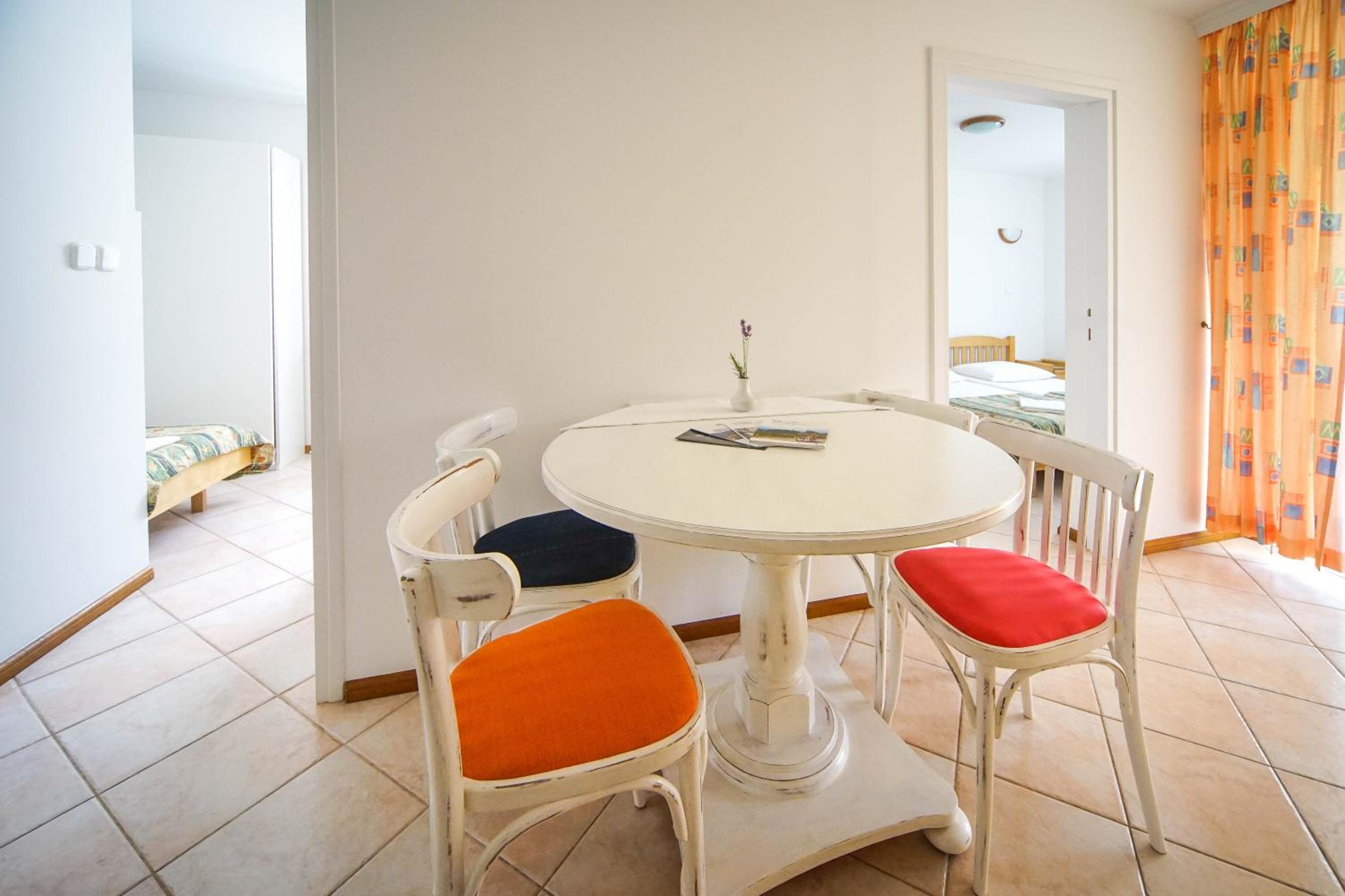 Apartments and Rooms Degra
