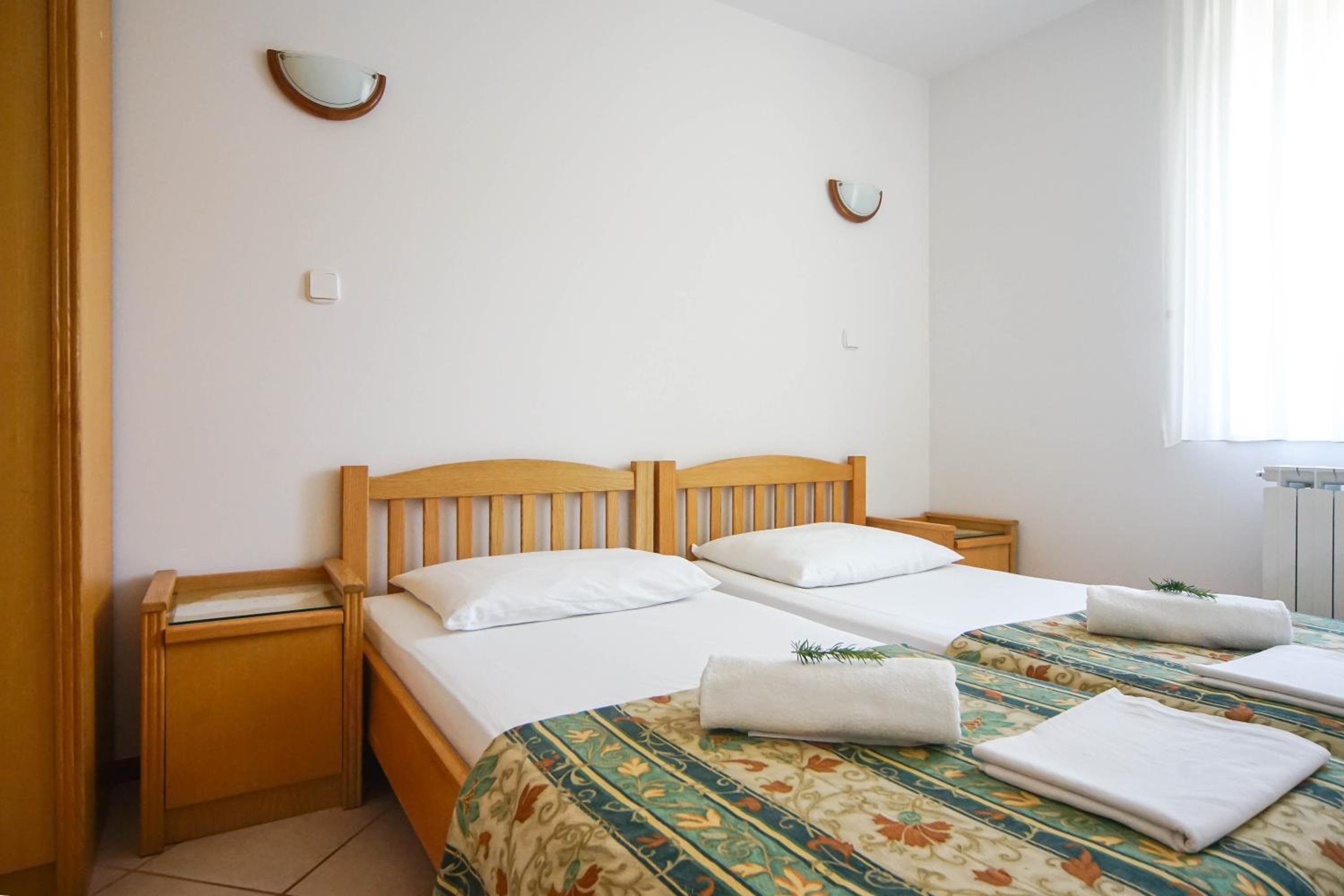 Apartments and Rooms Degra