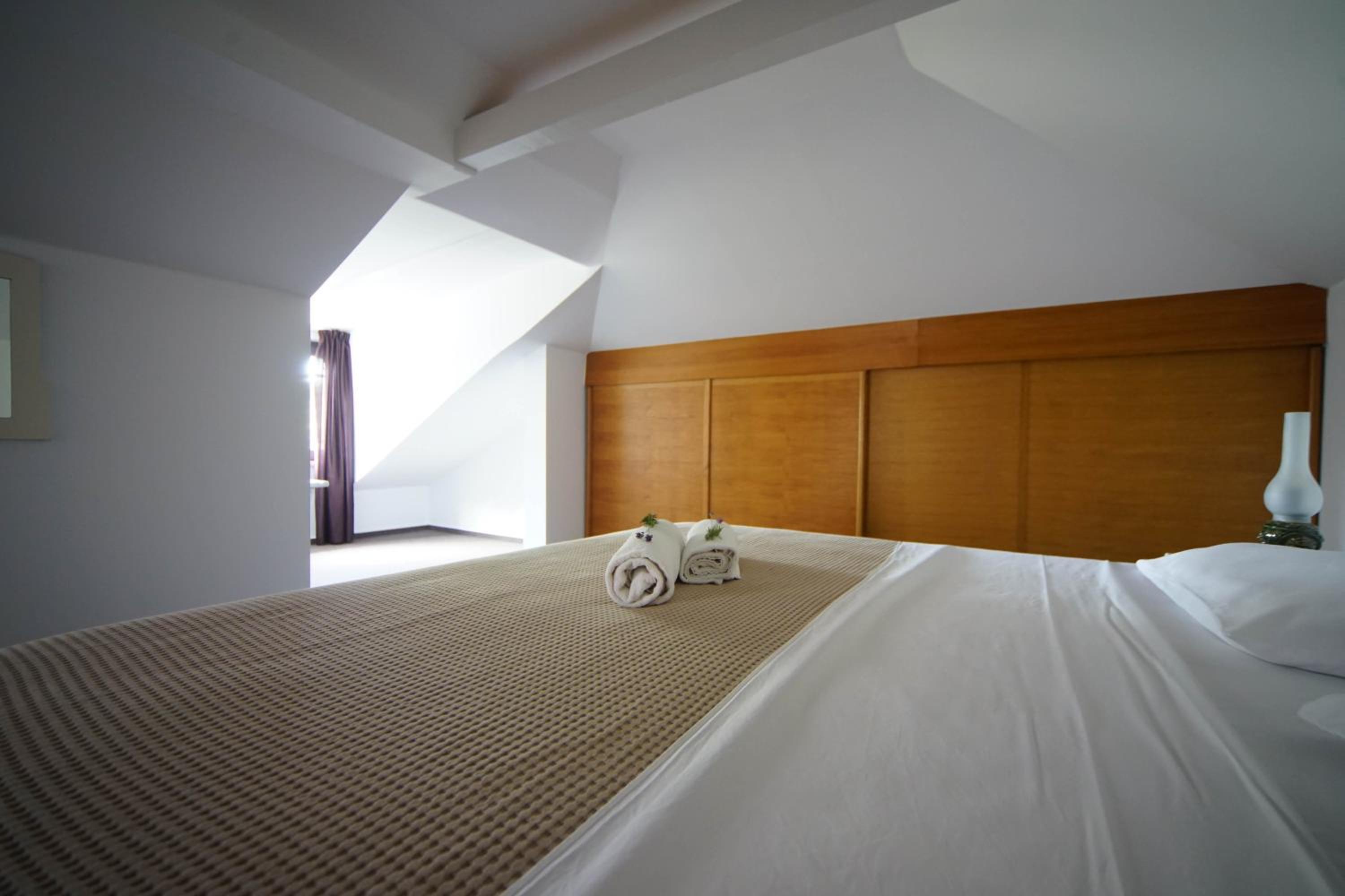 Apartments and Rooms Degra