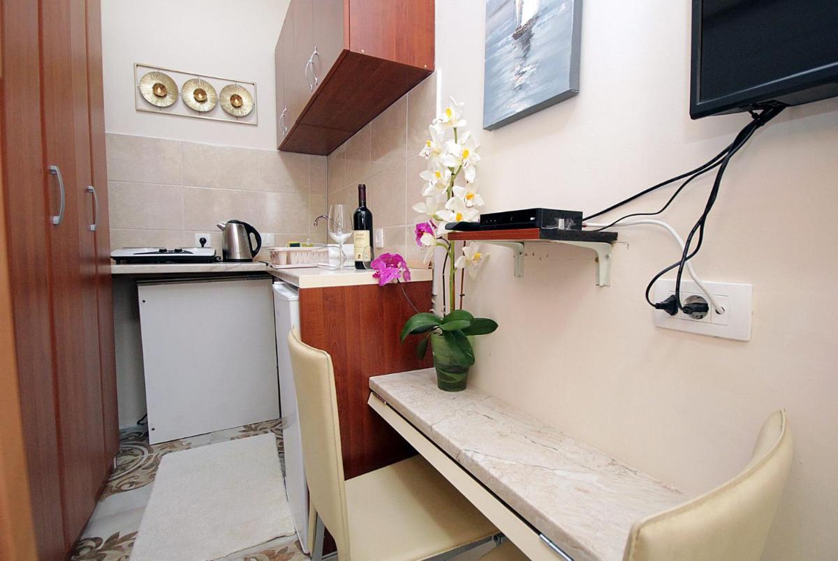 Studio Apartman Sveti Stefan view 2
