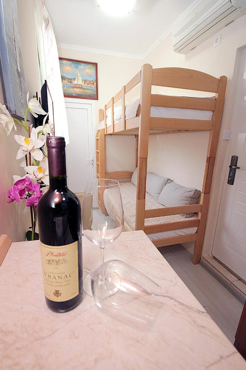 Studio Apartman Sveti Stefan view 3