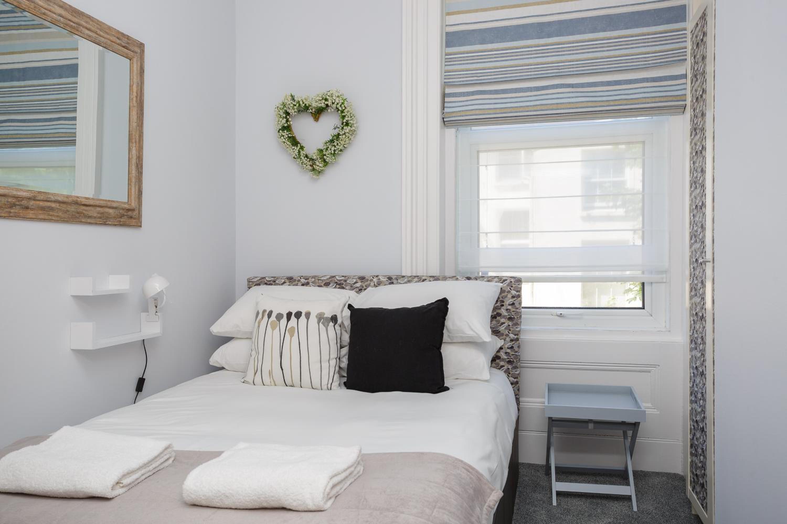 Stopover at SEABIRD APARTMENTS central Southsea, photo 25