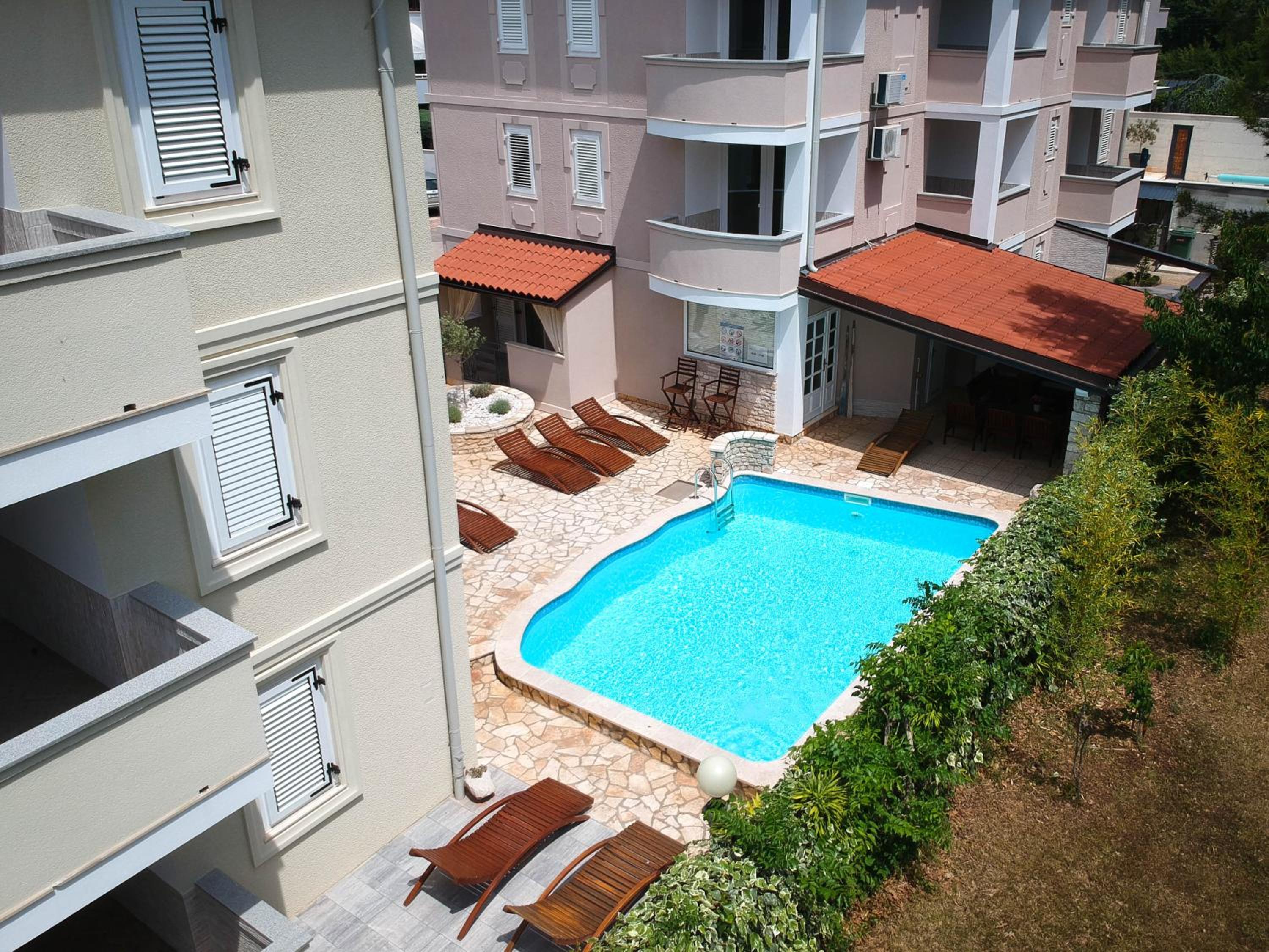 Apartments and Rooms Degra