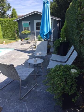 CHEZ NOUS
