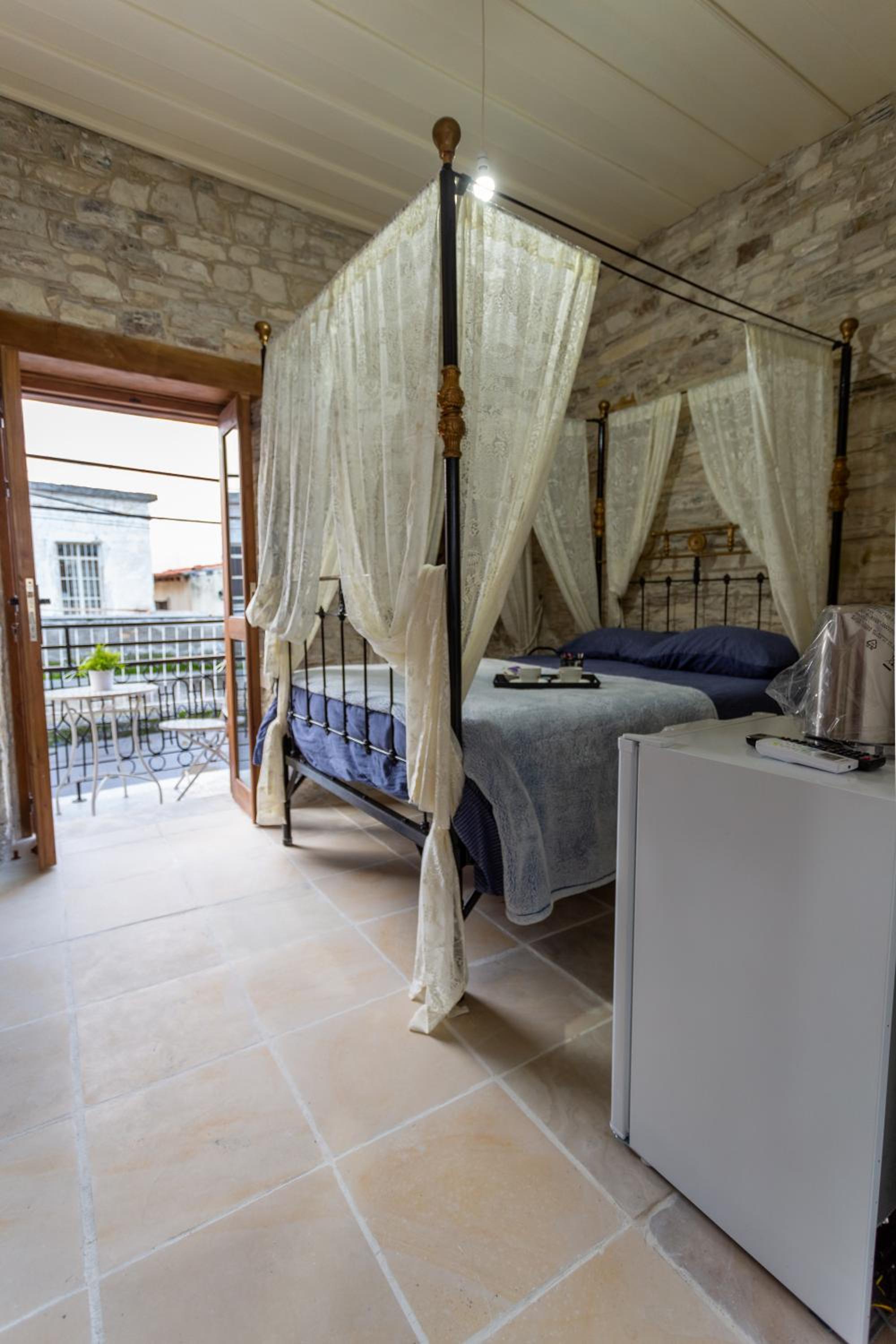 Lazaros Stonehouse