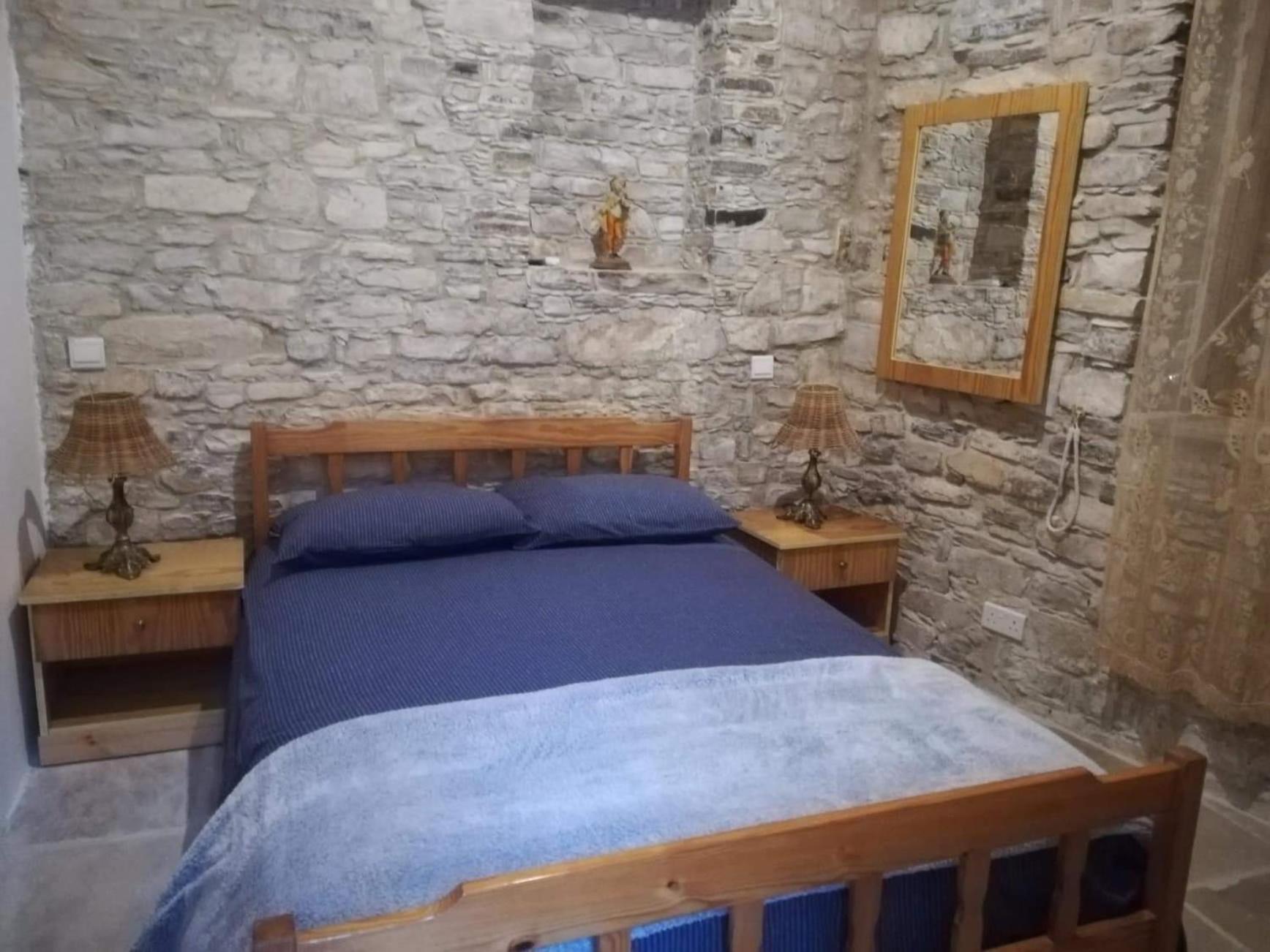 Lazaros Stonehouse