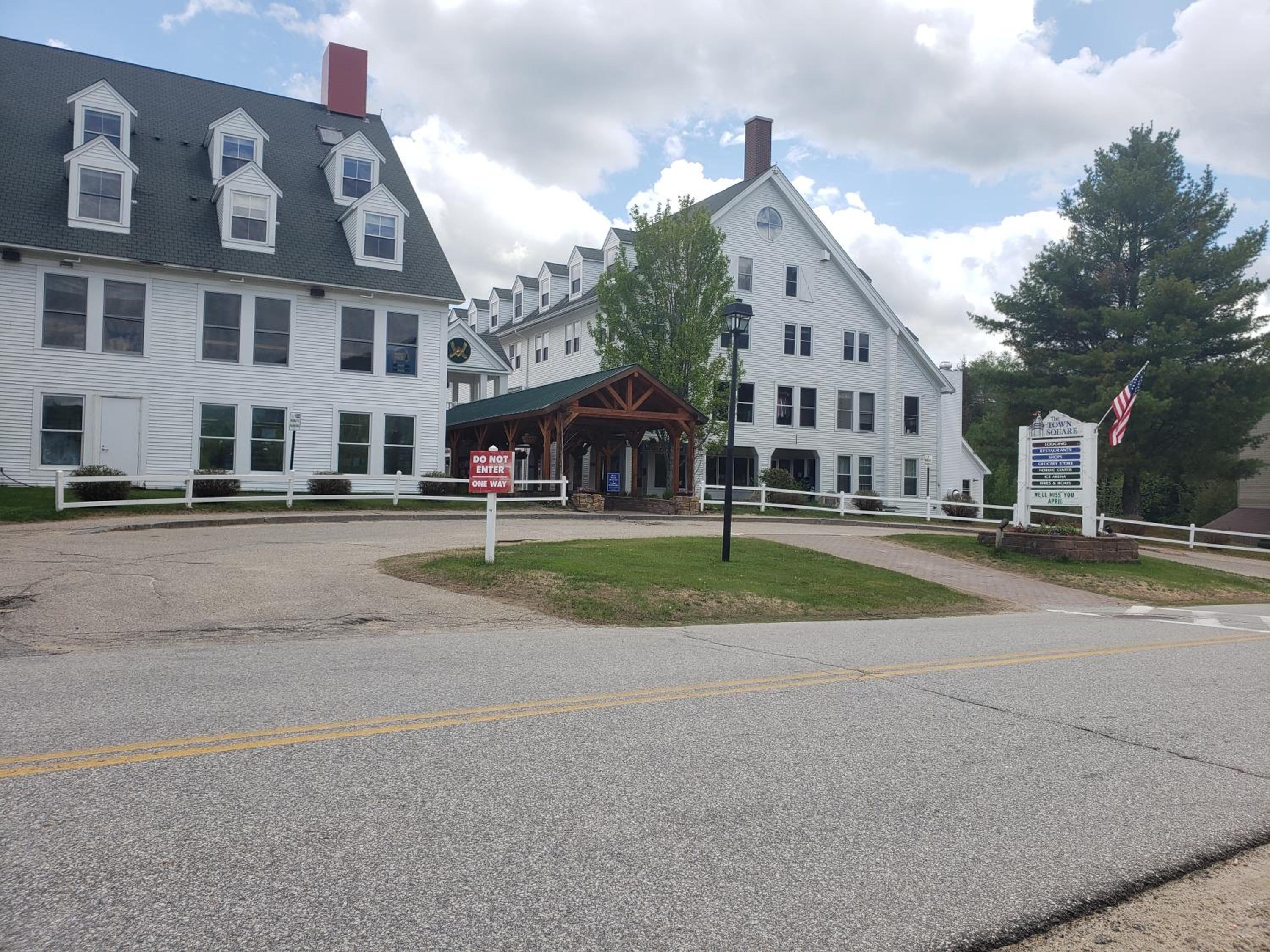 Hotel Town Square Condominiums - Image 1