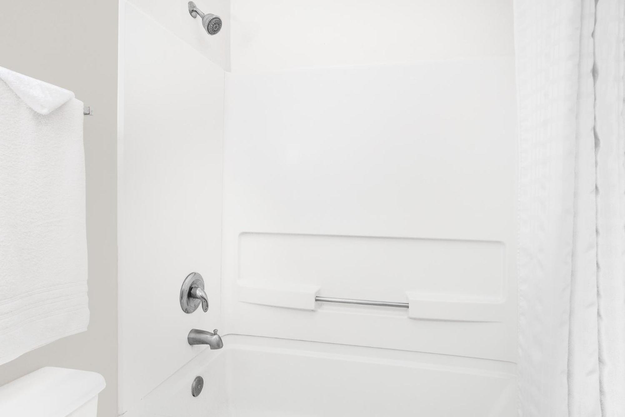 Super 8 by Wyndham Bloomfield - Property Image 3