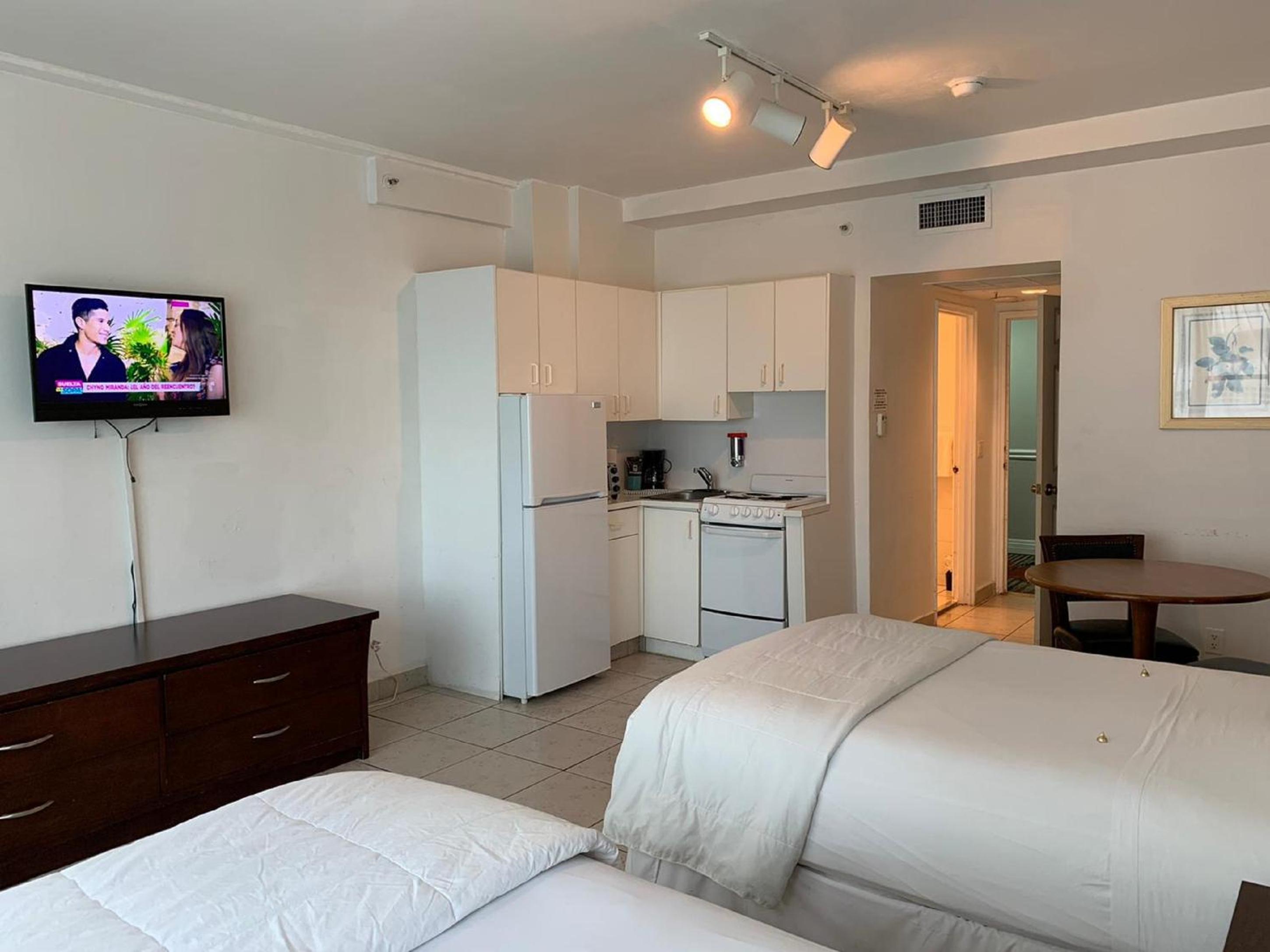 Ocean Front Casablanca Studios with FULL KITCHENS & Beach access By BL Rentals