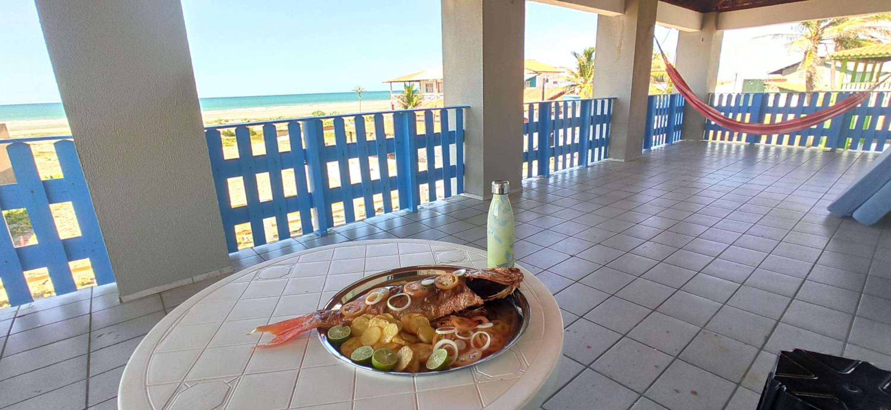 Casa duplex beira mar reformada com piscina no Peito Moça