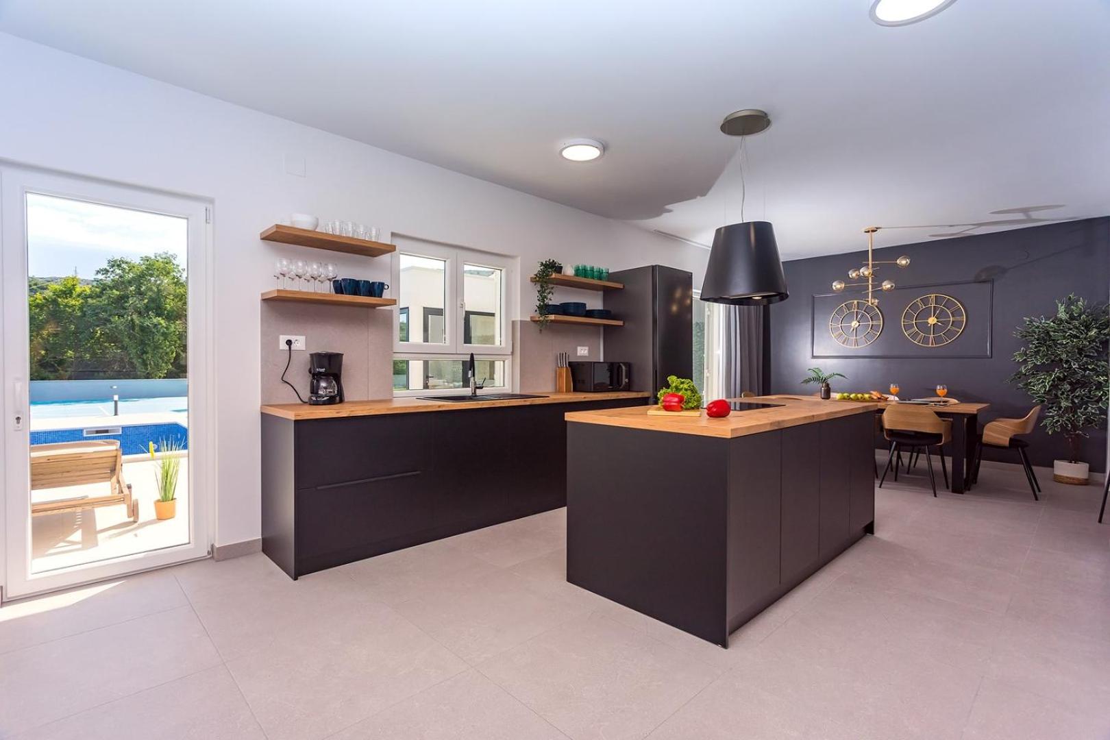 VILLA ALMIC with heated pool, 5 bedrooms, Gaming room, a multi-use playground court view 5