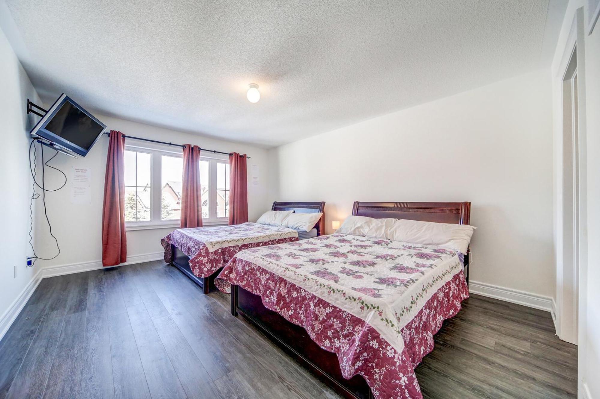 Executive Town Home-Mountain View-Historic Snowbridge Village, Walking Distance to the Resort