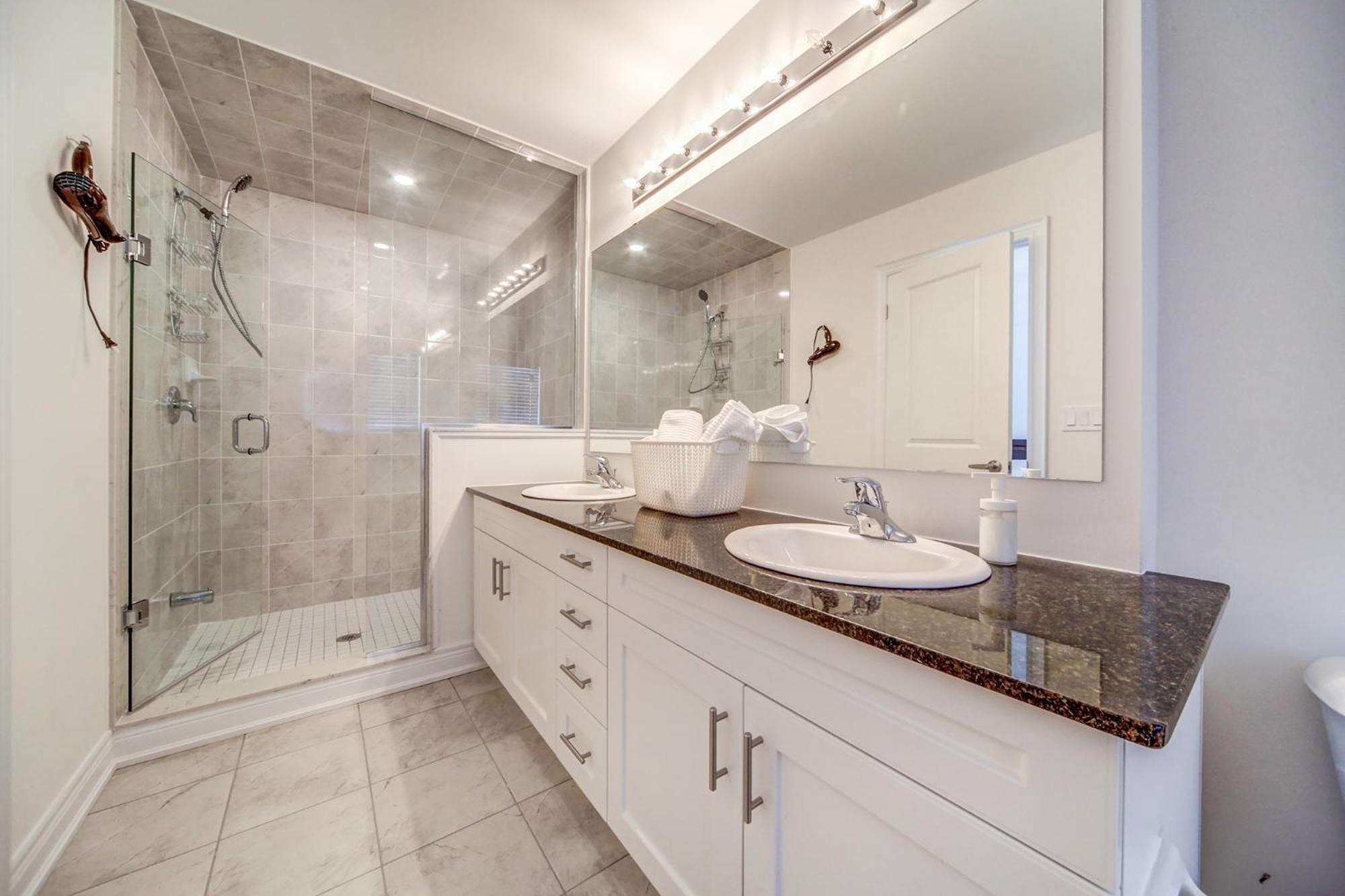 Executive Town Home-Mountain View-Historic Snowbridge Village, Walking Distance to the Resort